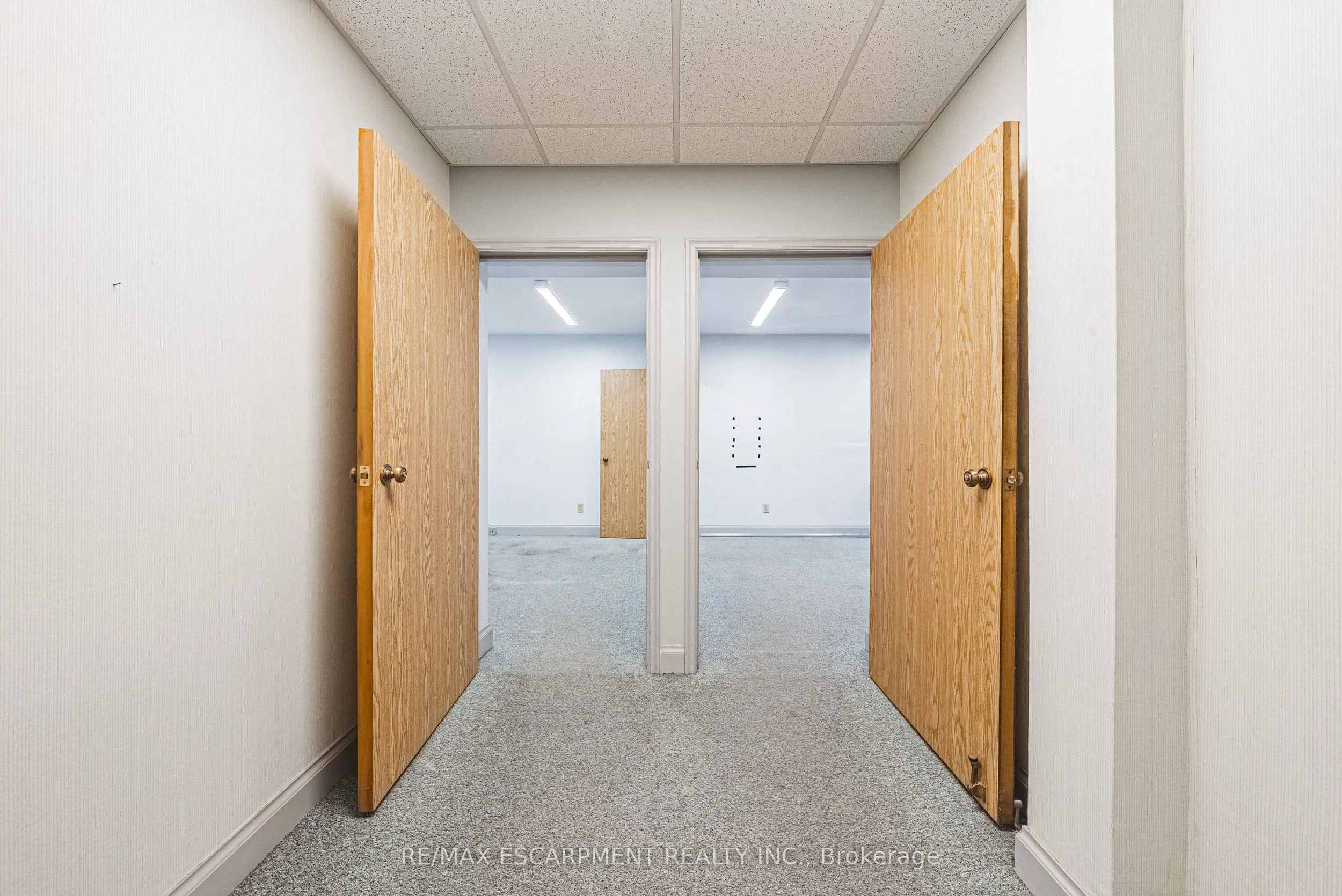 120 Catharine Street S