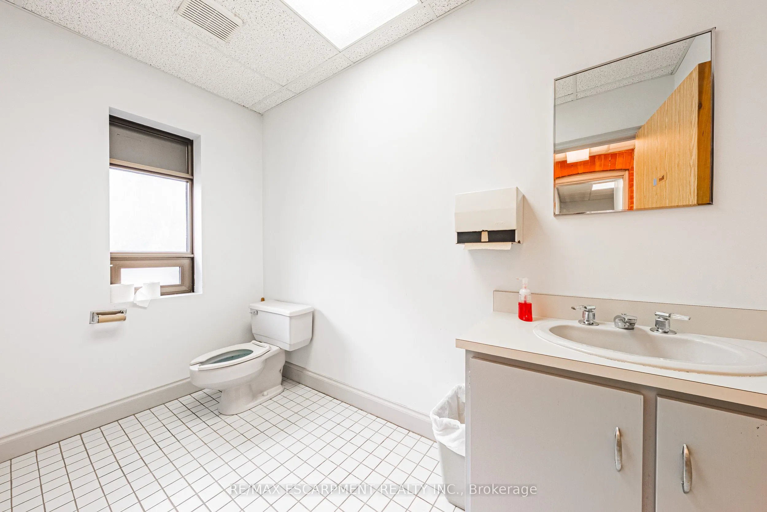 120 Catharine Street S