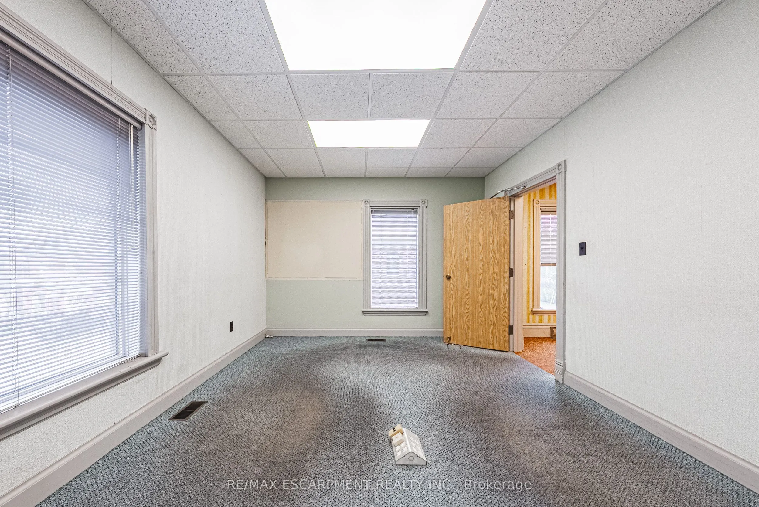 120 Catharine Street S