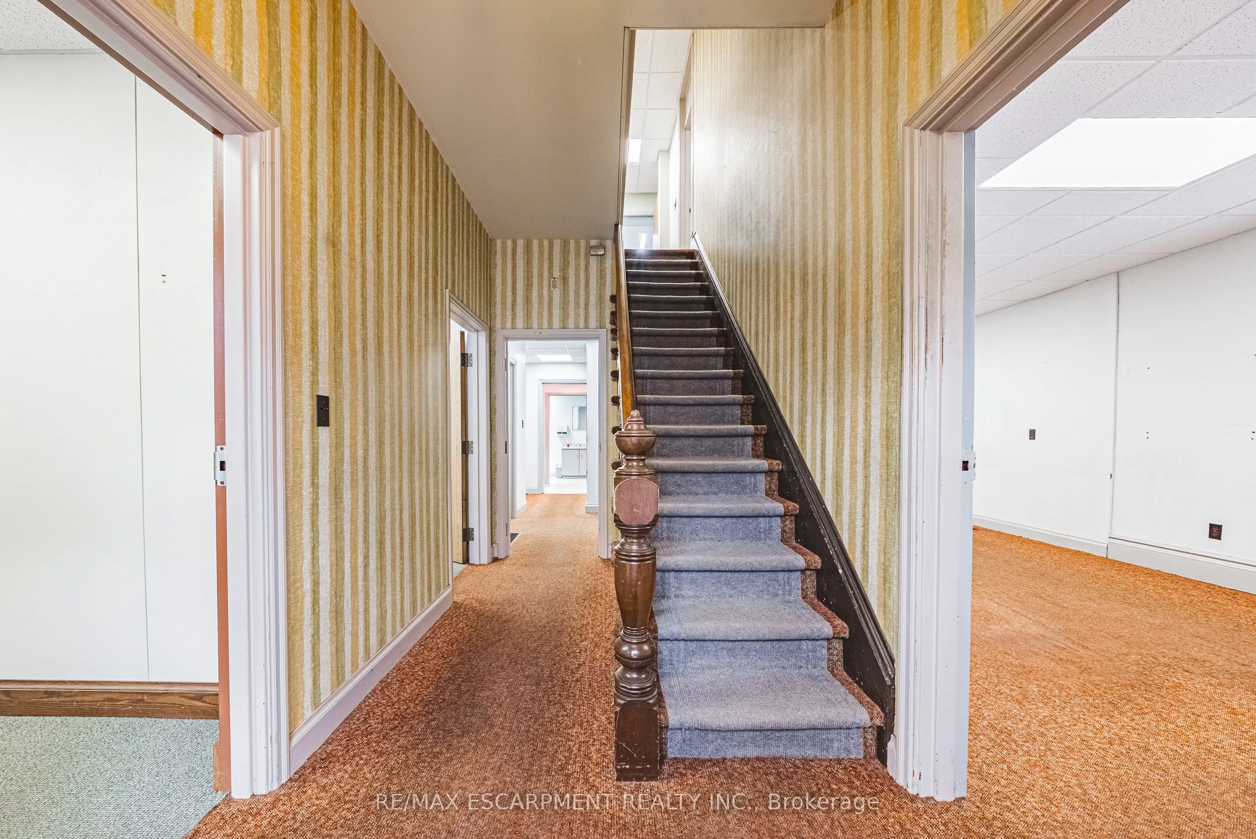 120 Catharine Street S