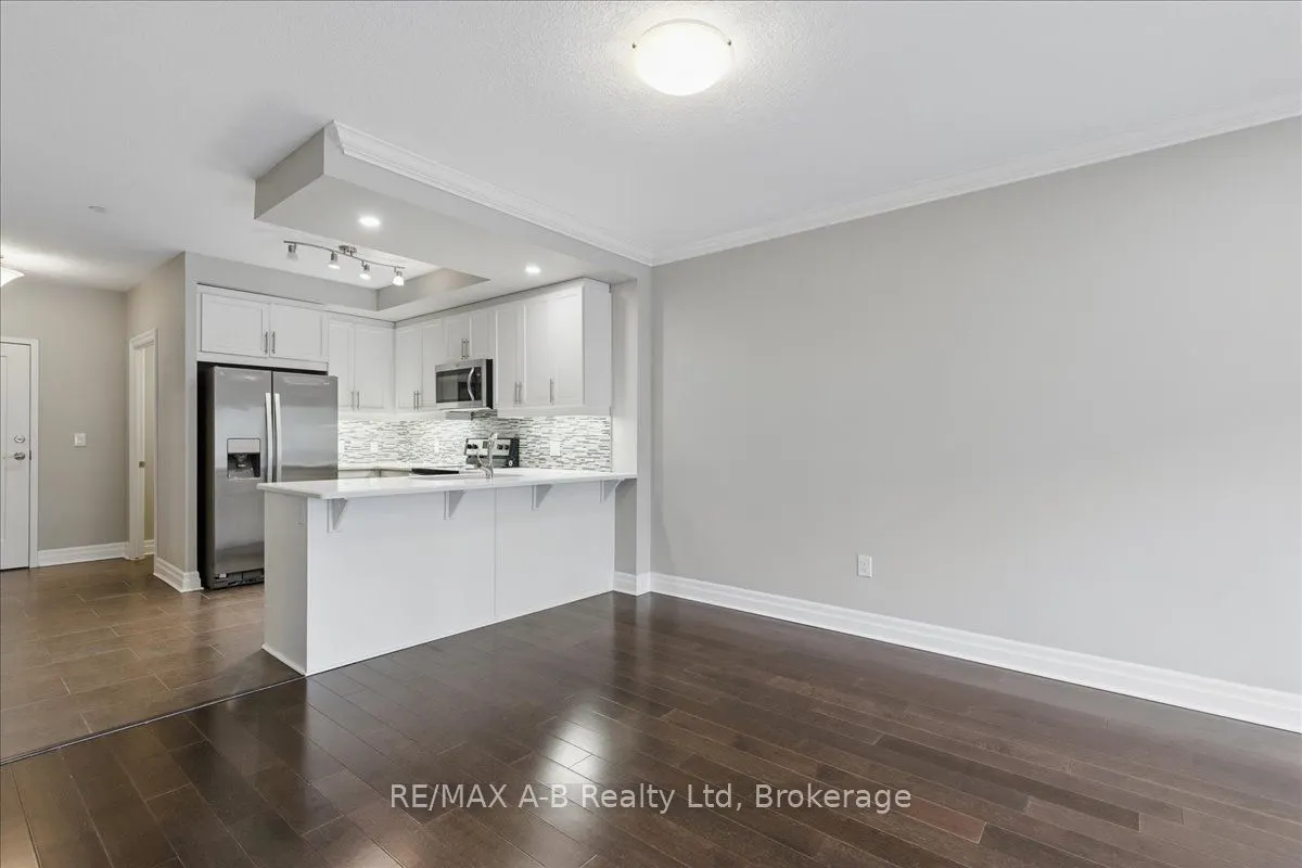 255 John Street N, #206