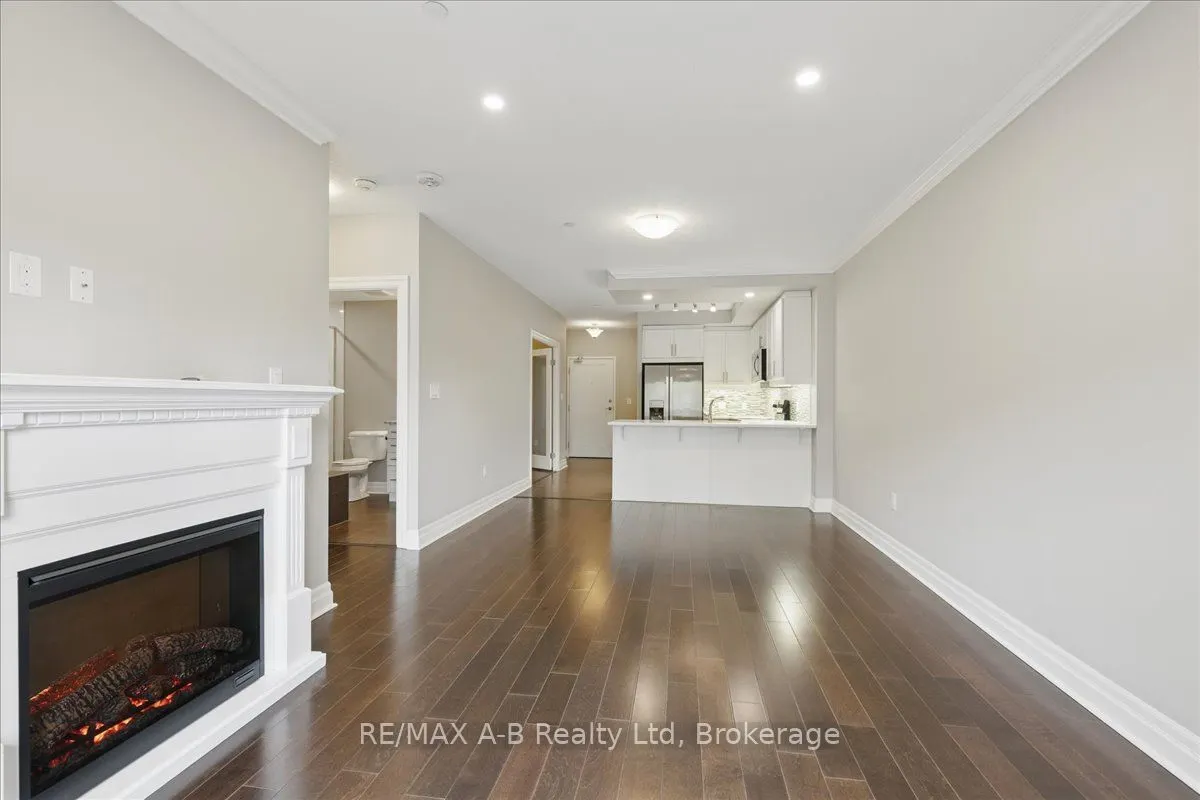 255 John Street N, #206