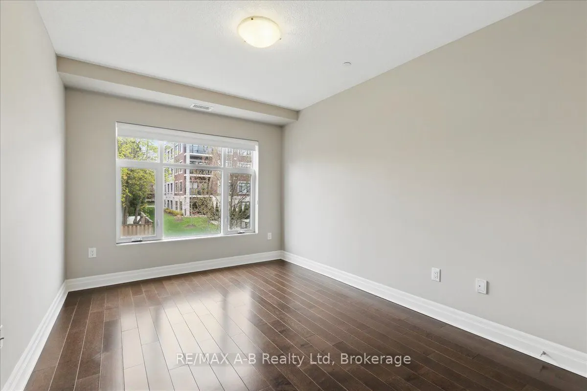 255 John Street N, #206