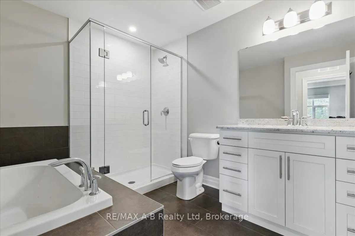 255 John Street N, #206