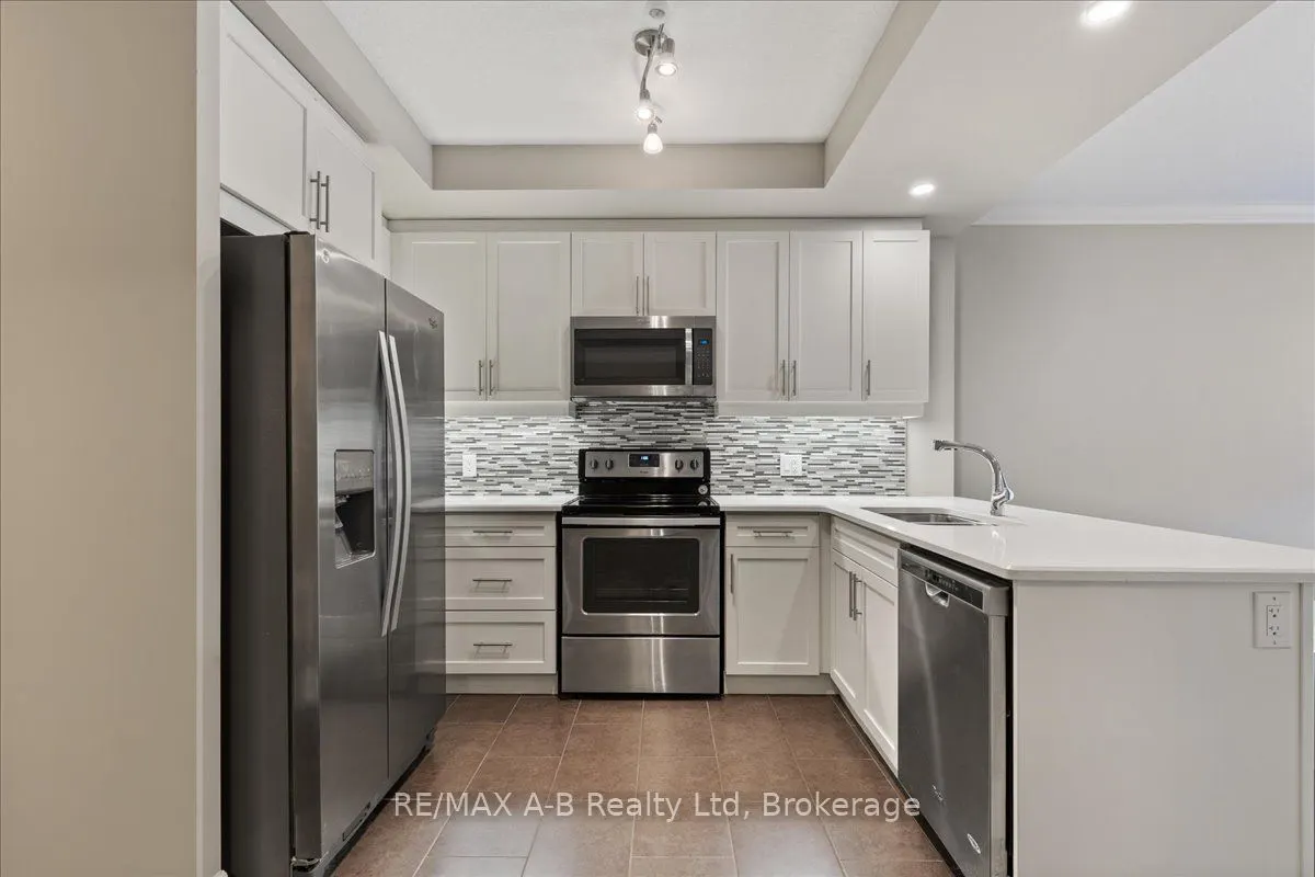 255 John Street N, #206