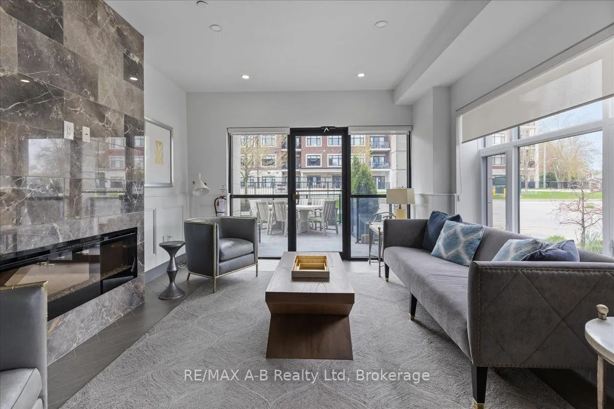 255 John Street N, #206