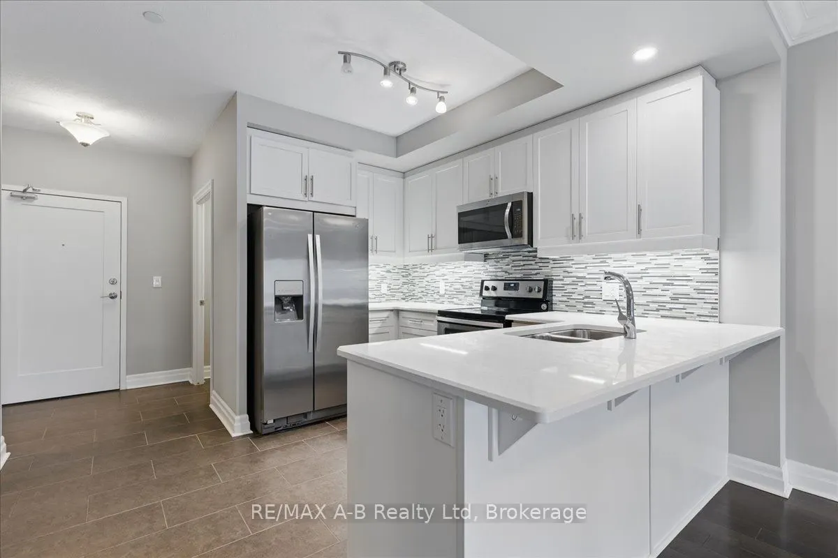 255 John Street N, #206