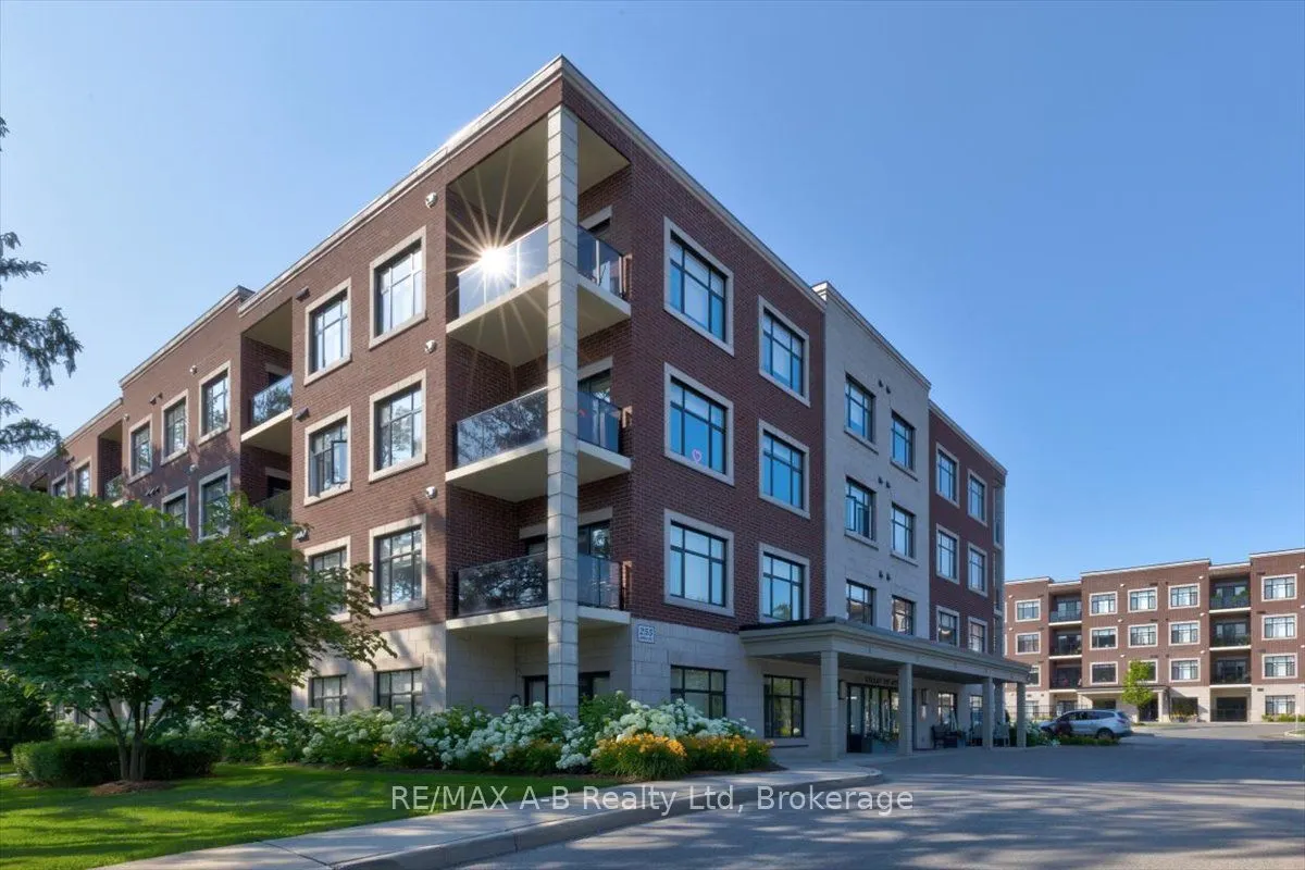 255 John Street N, #206