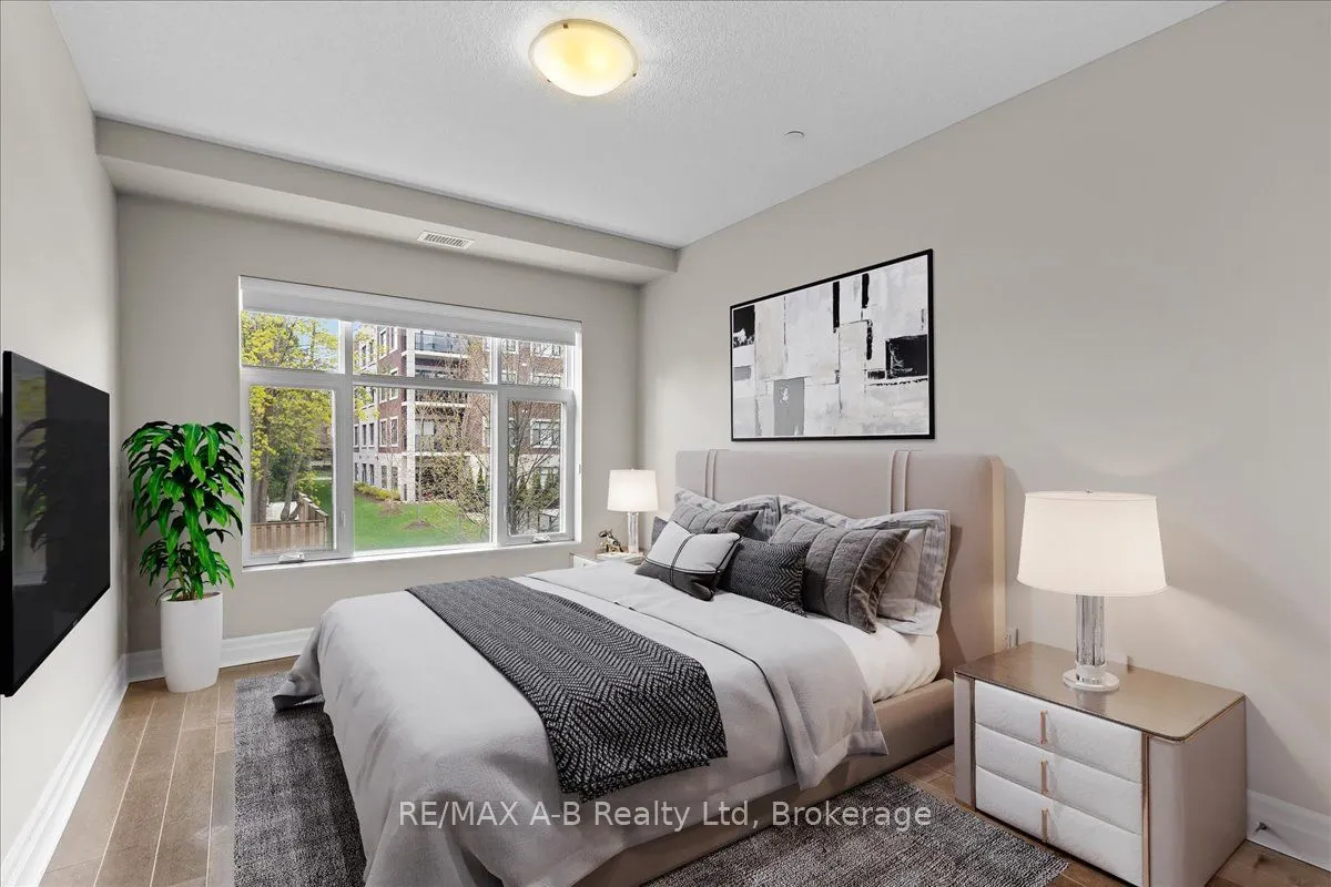 255 John Street N, #206