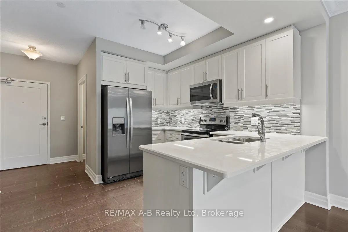 255 John Street N, #206