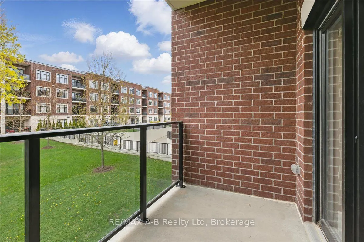 255 John Street N, #206