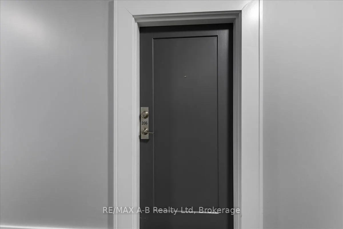 255 John Street N, #206