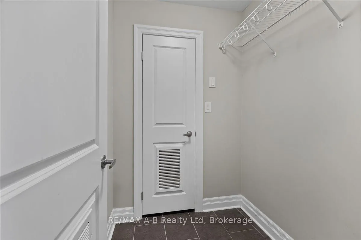 255 John Street N, #206