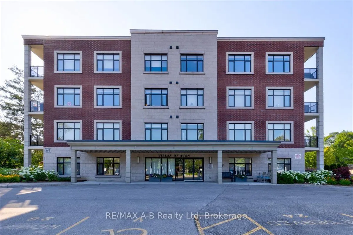 255 John Street N, #206