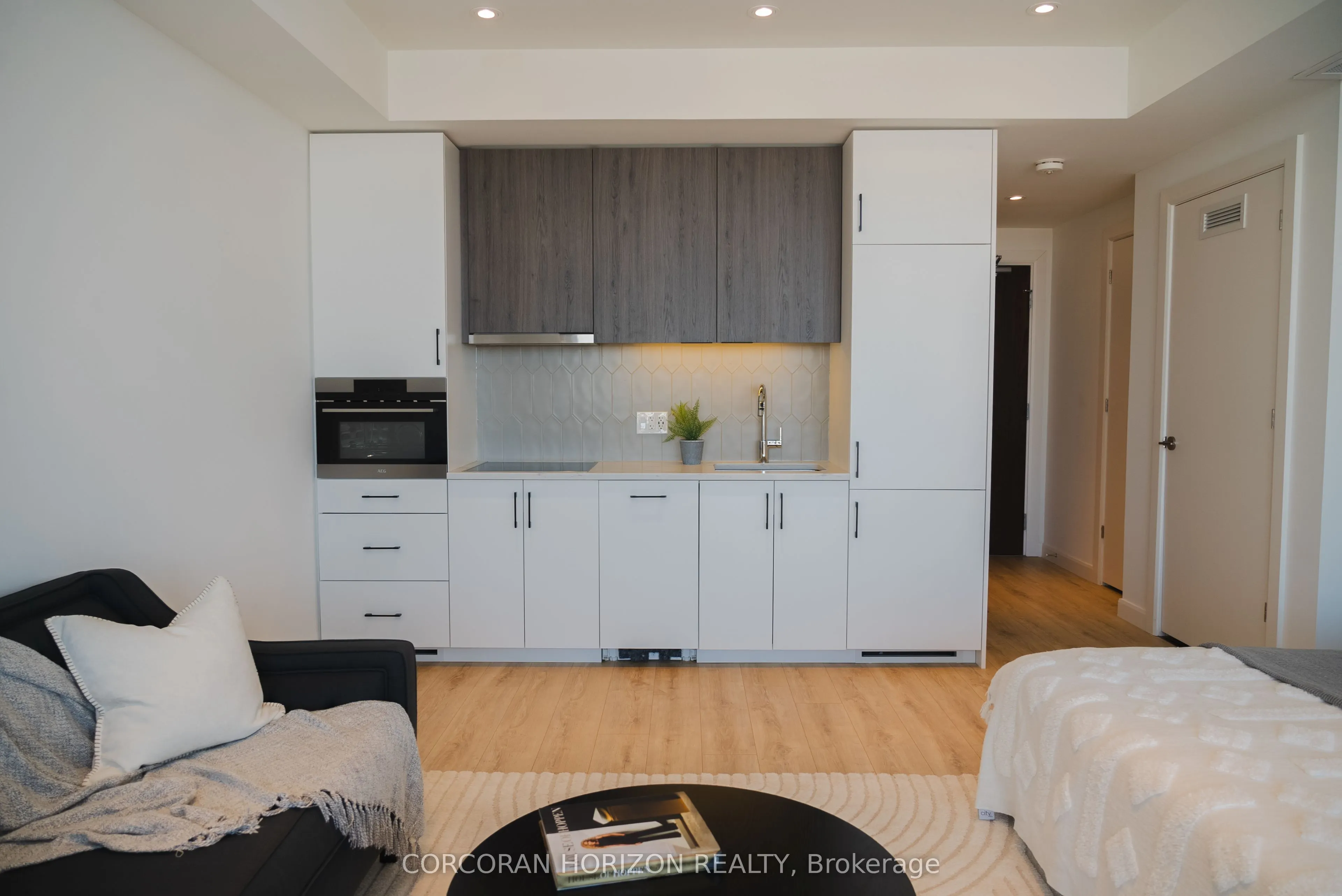 741 King Street, #1711