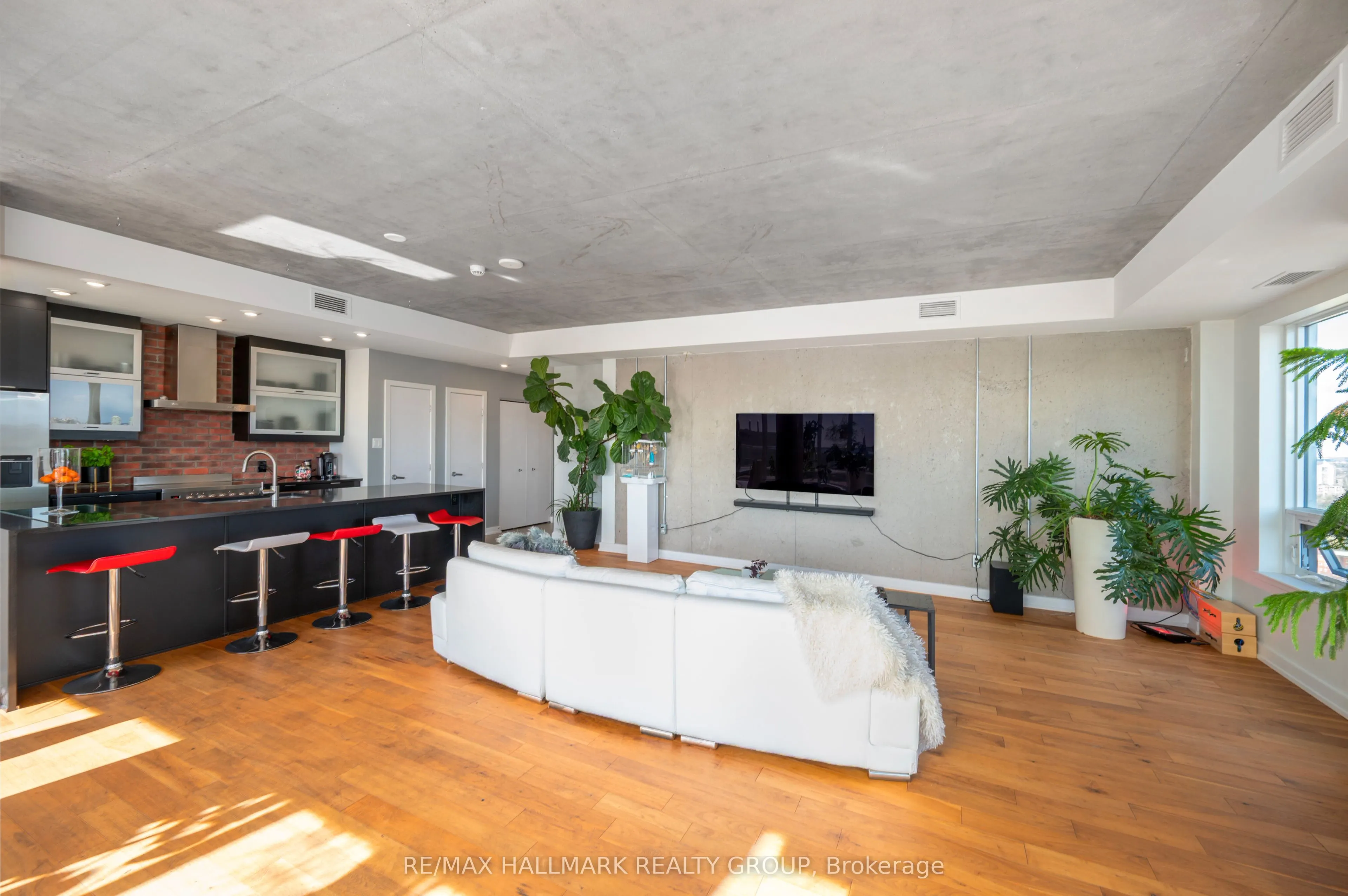 195 Besserer Street, #2701