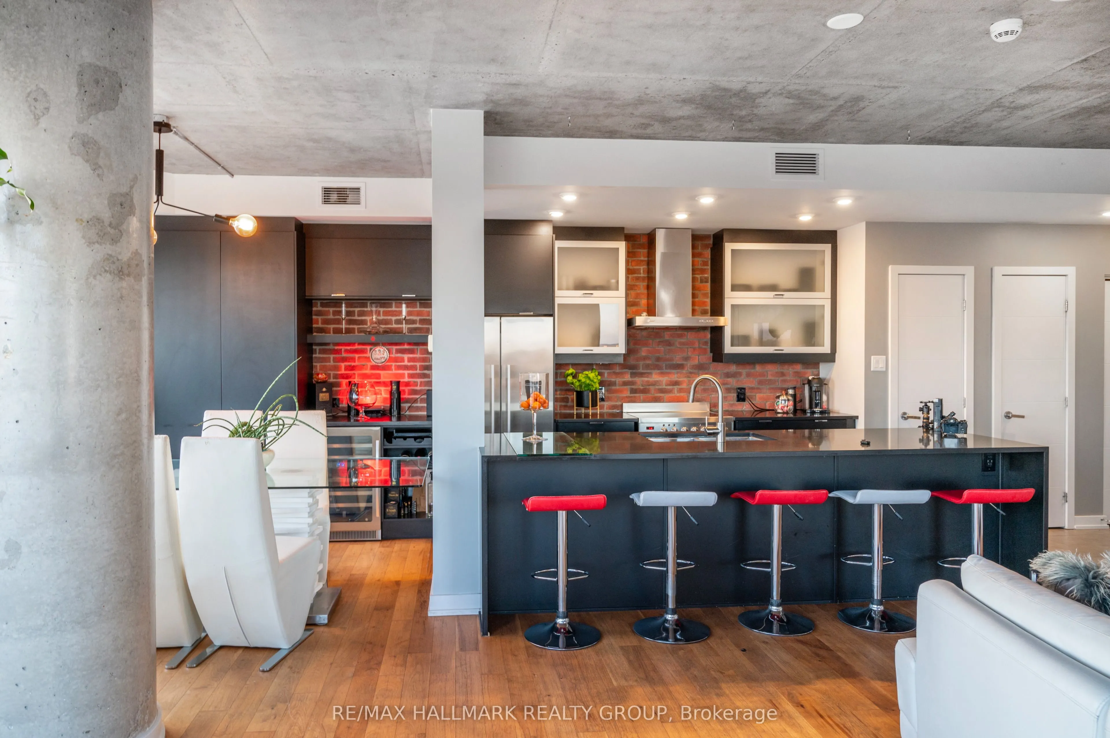 195 Besserer Street, #2701