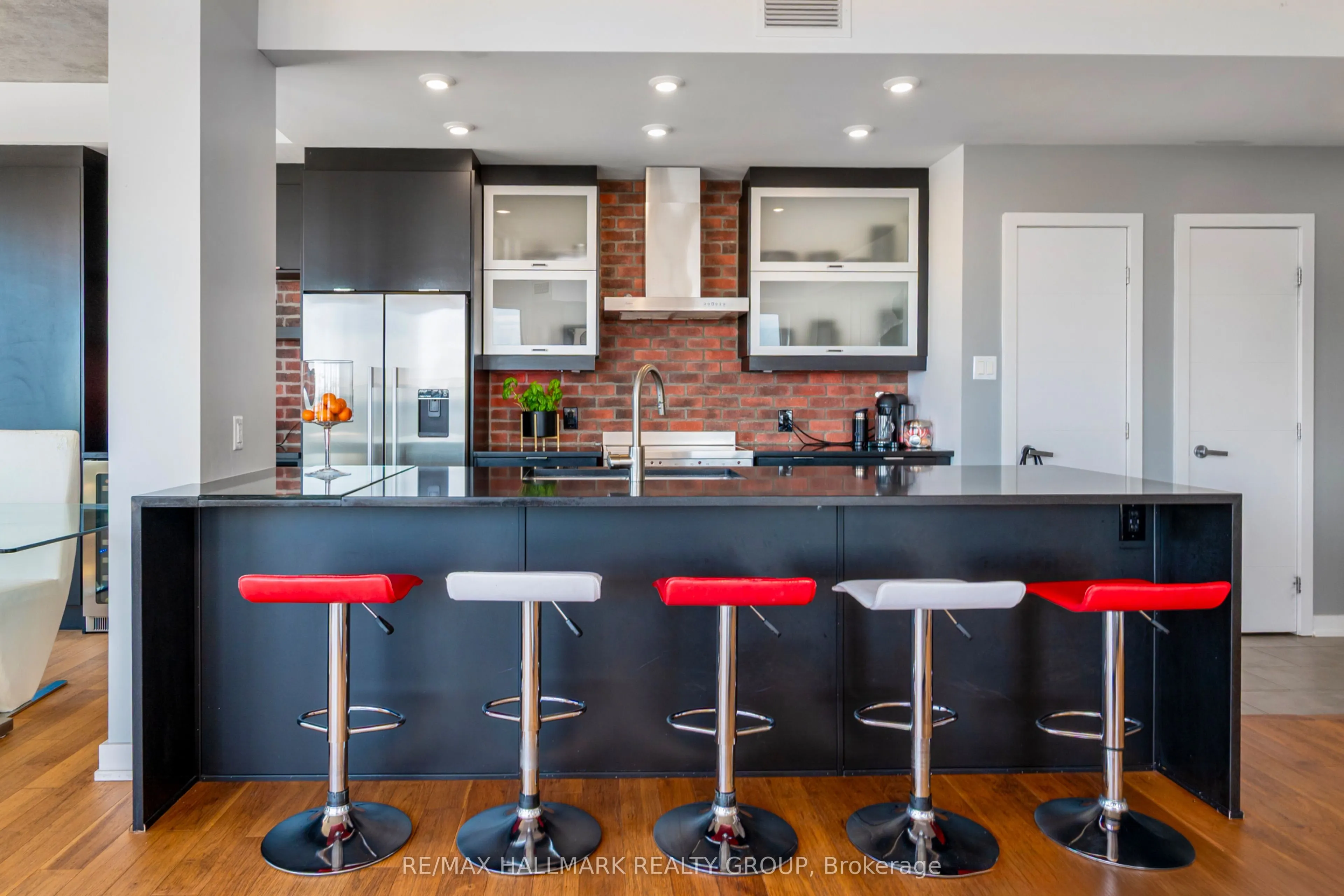 195 Besserer Street, #2701