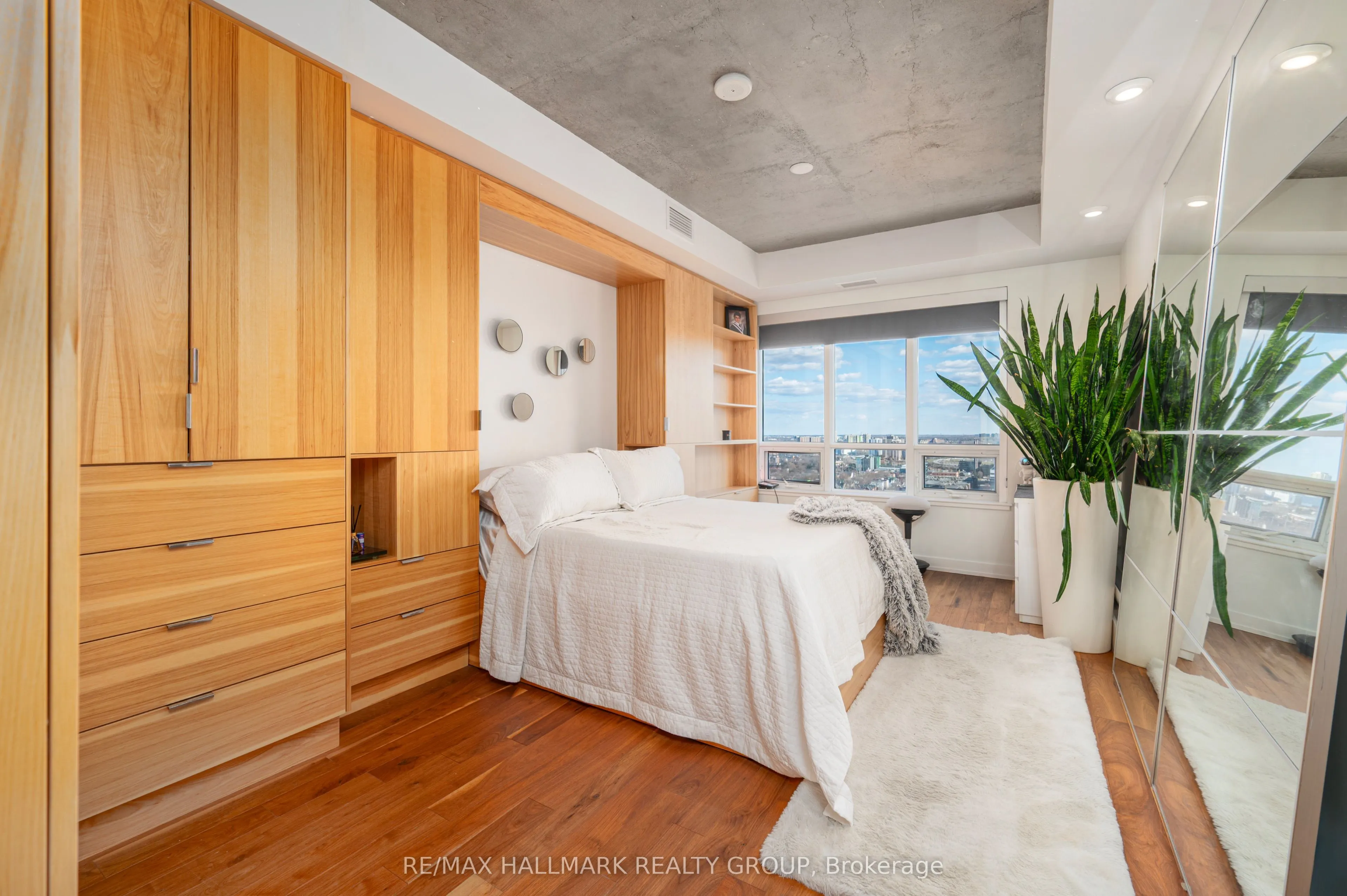 195 Besserer Street, #2701