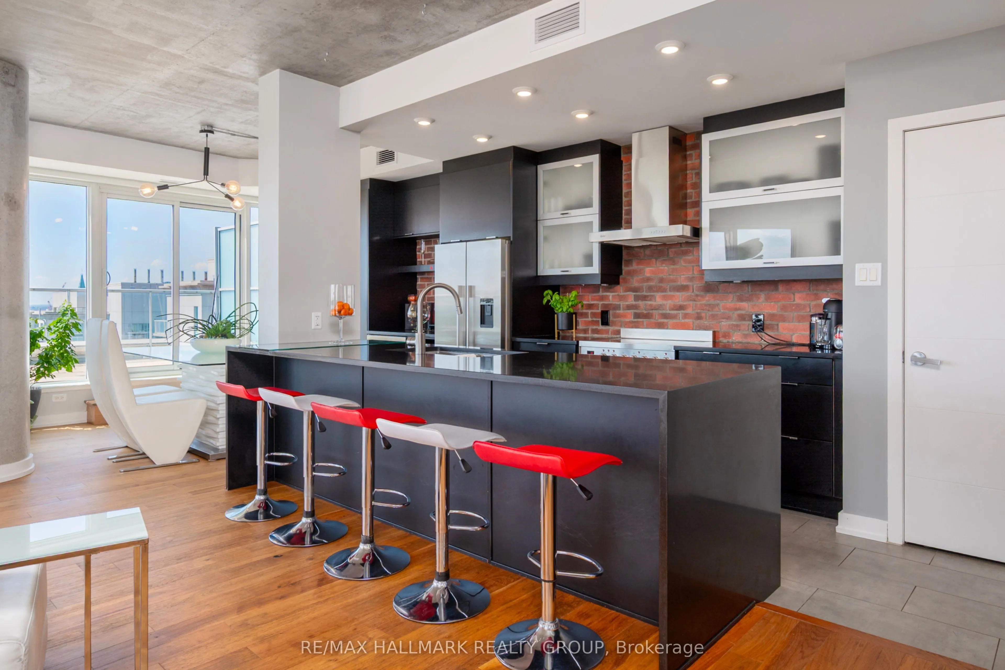 195 Besserer Street, #2701