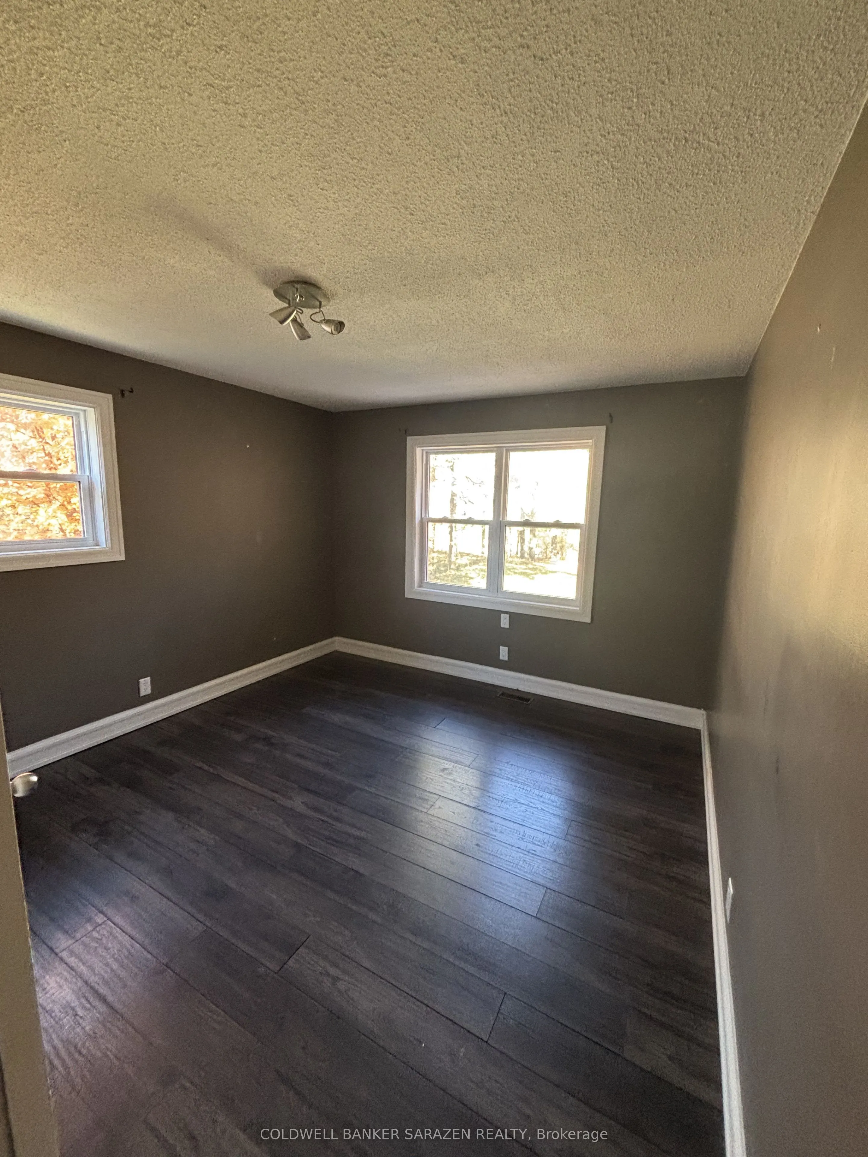 5497 Manotick Main Street