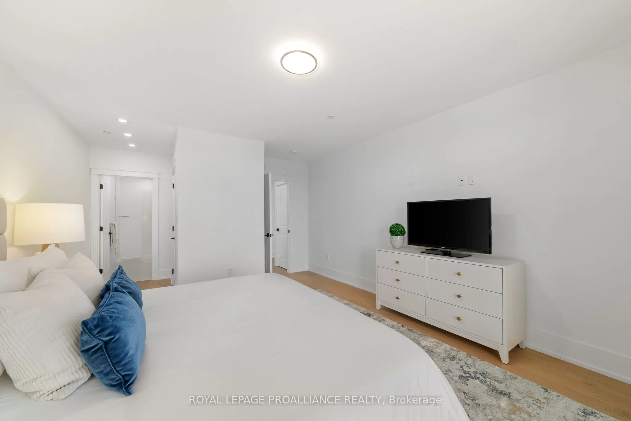 17 Cleave Avenue, #409