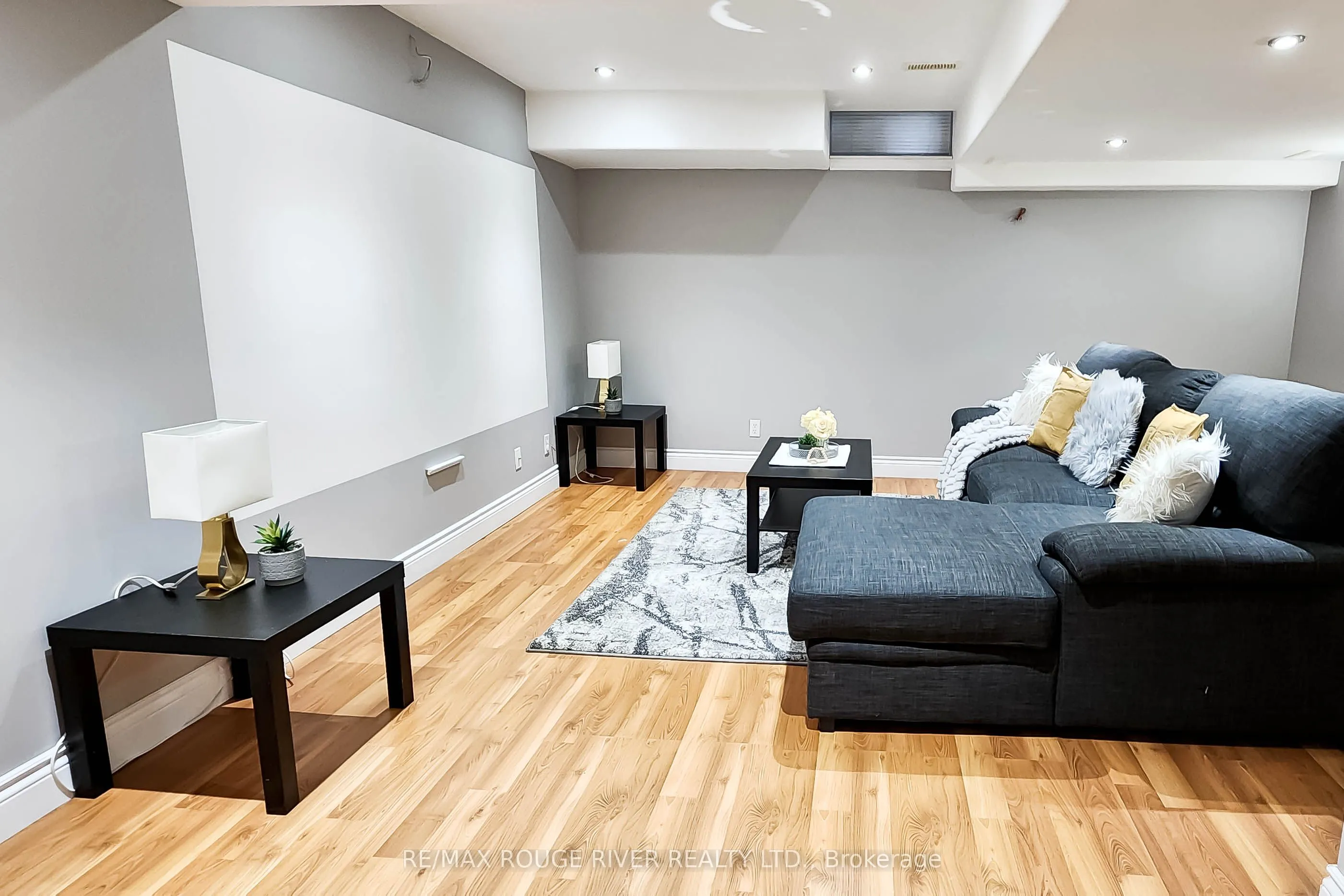 74 Meadow Wood Crescent