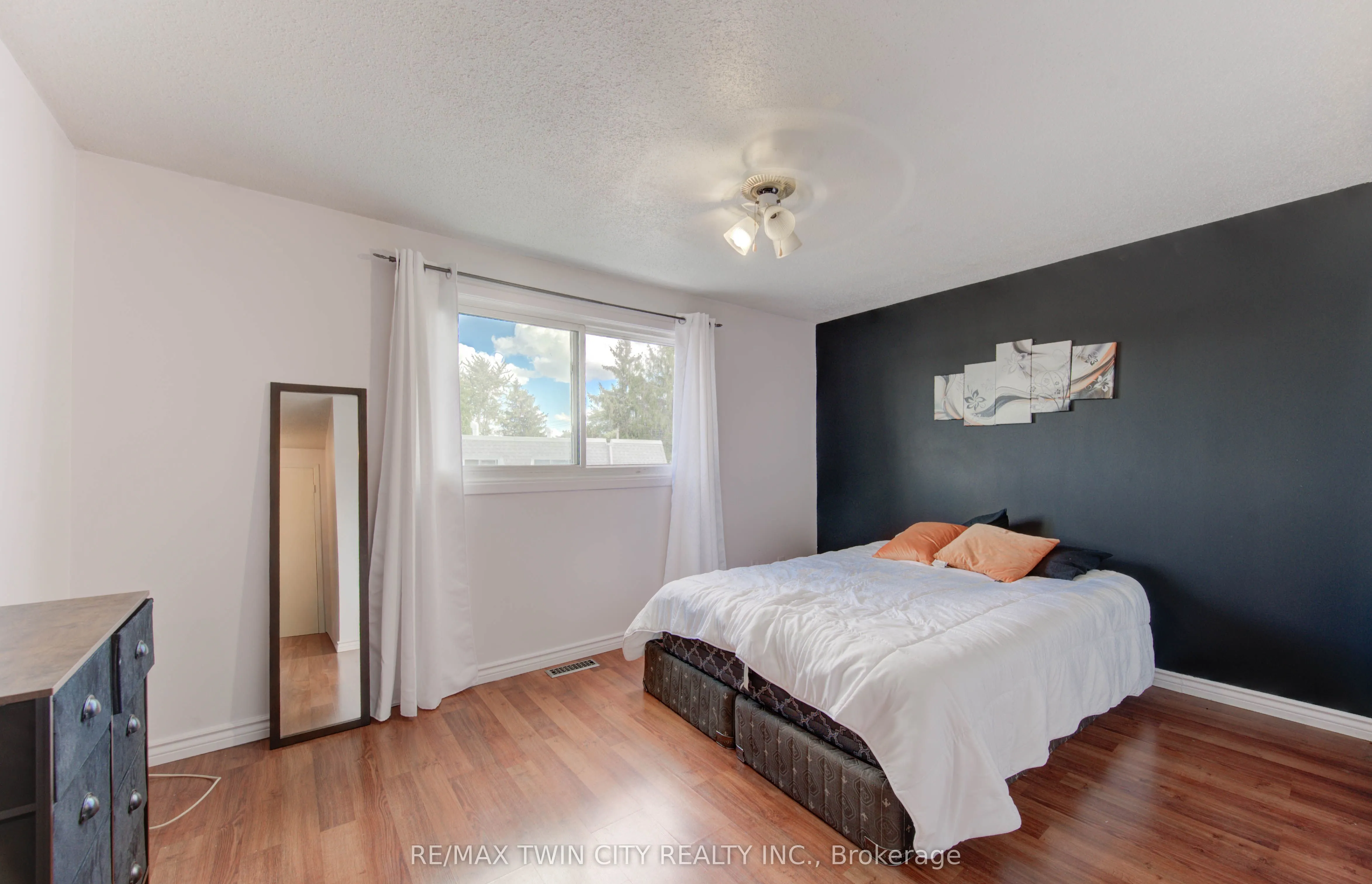 14 Williamsburg Road, #47