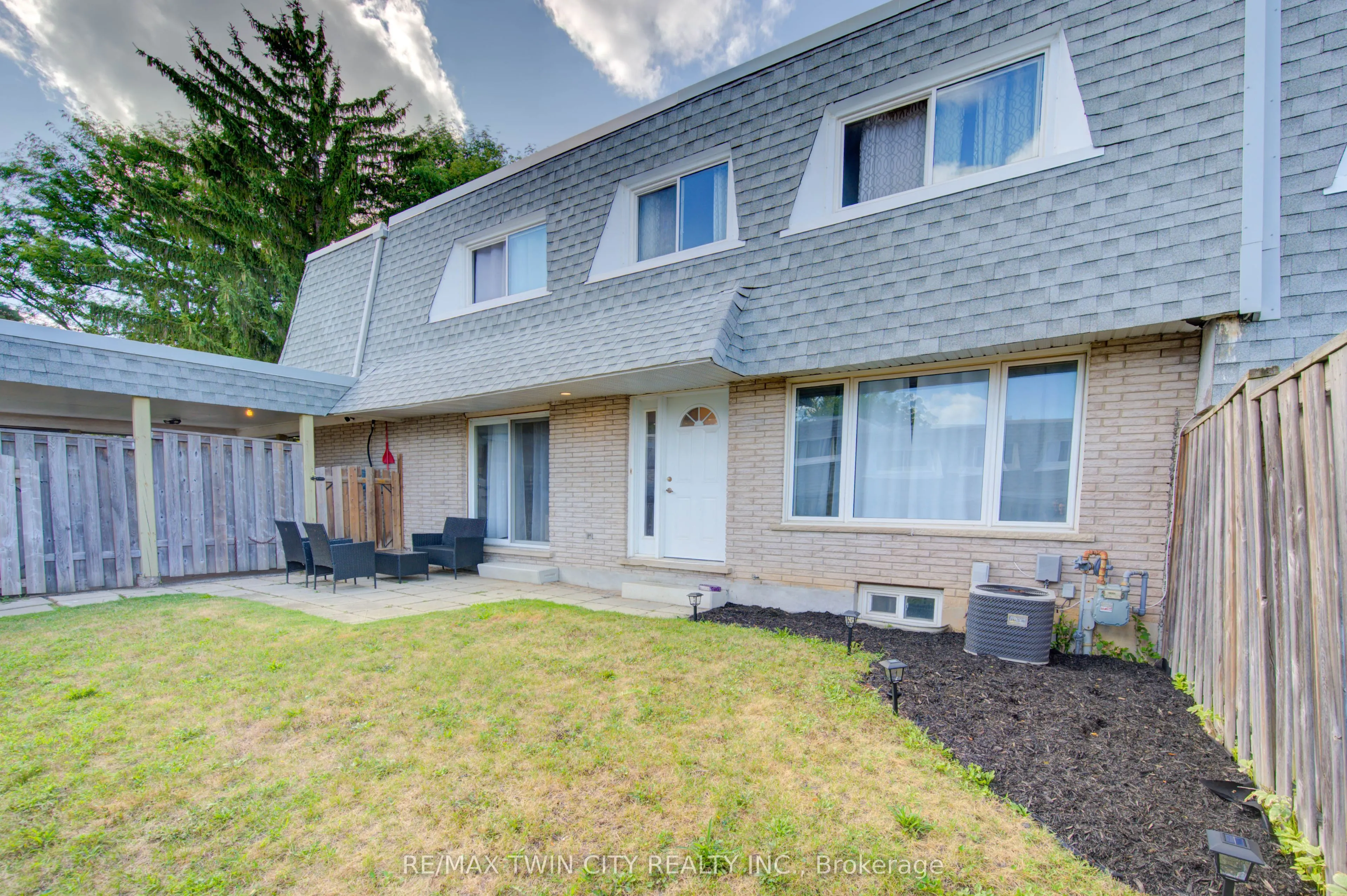 14 Williamsburg Road, #47