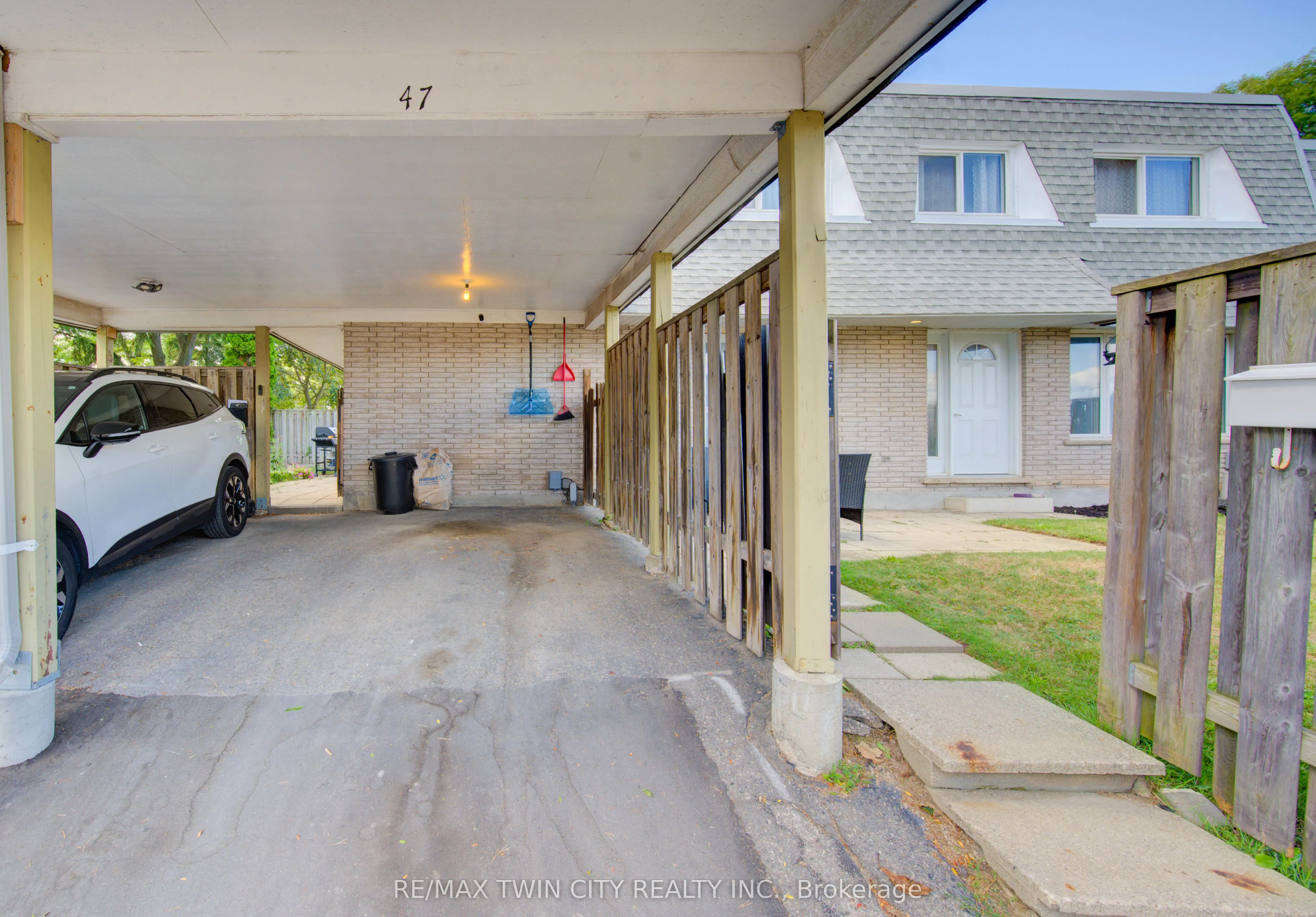 14 Williamsburg Road, #47