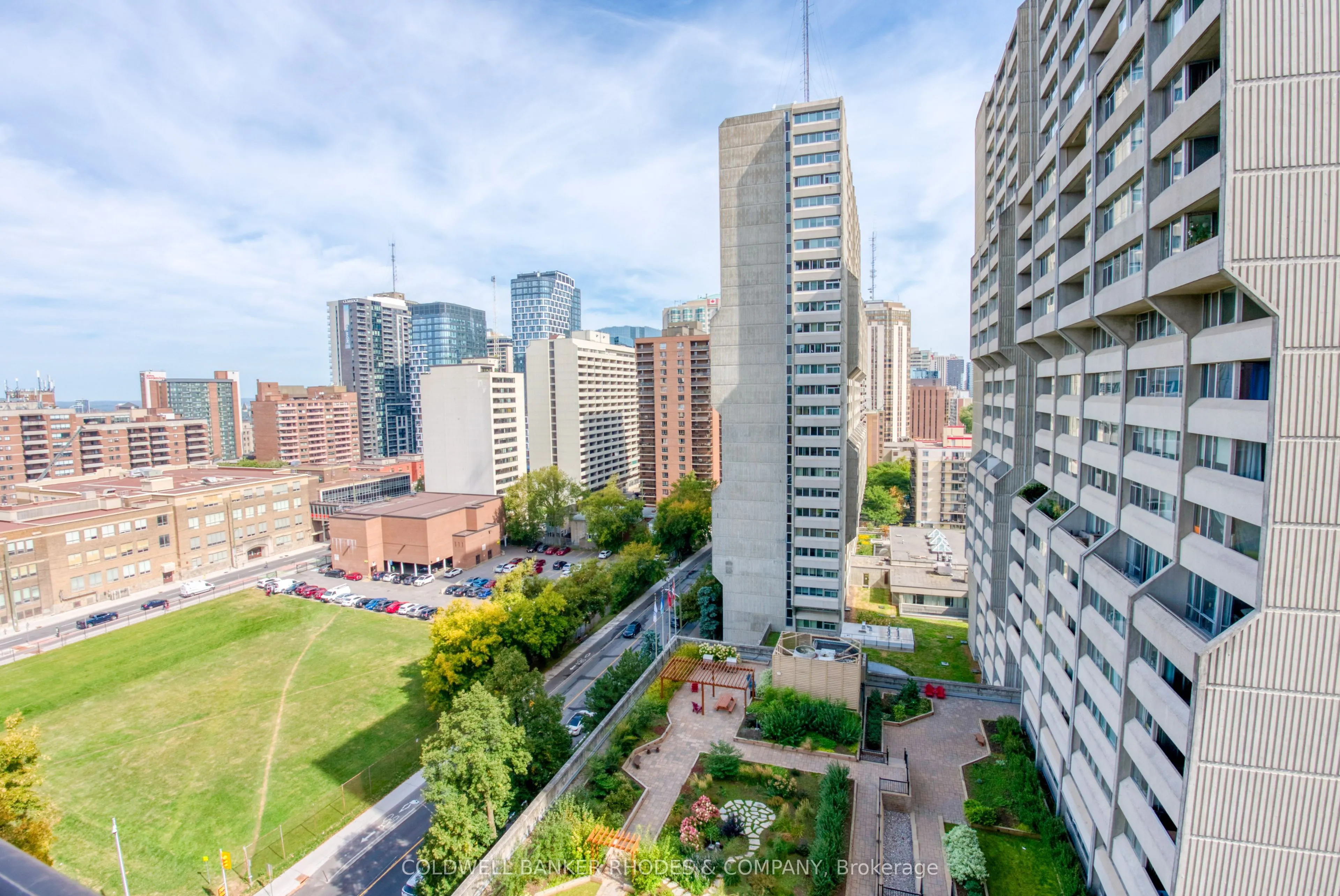 556 Laurier Avenue W, #1105