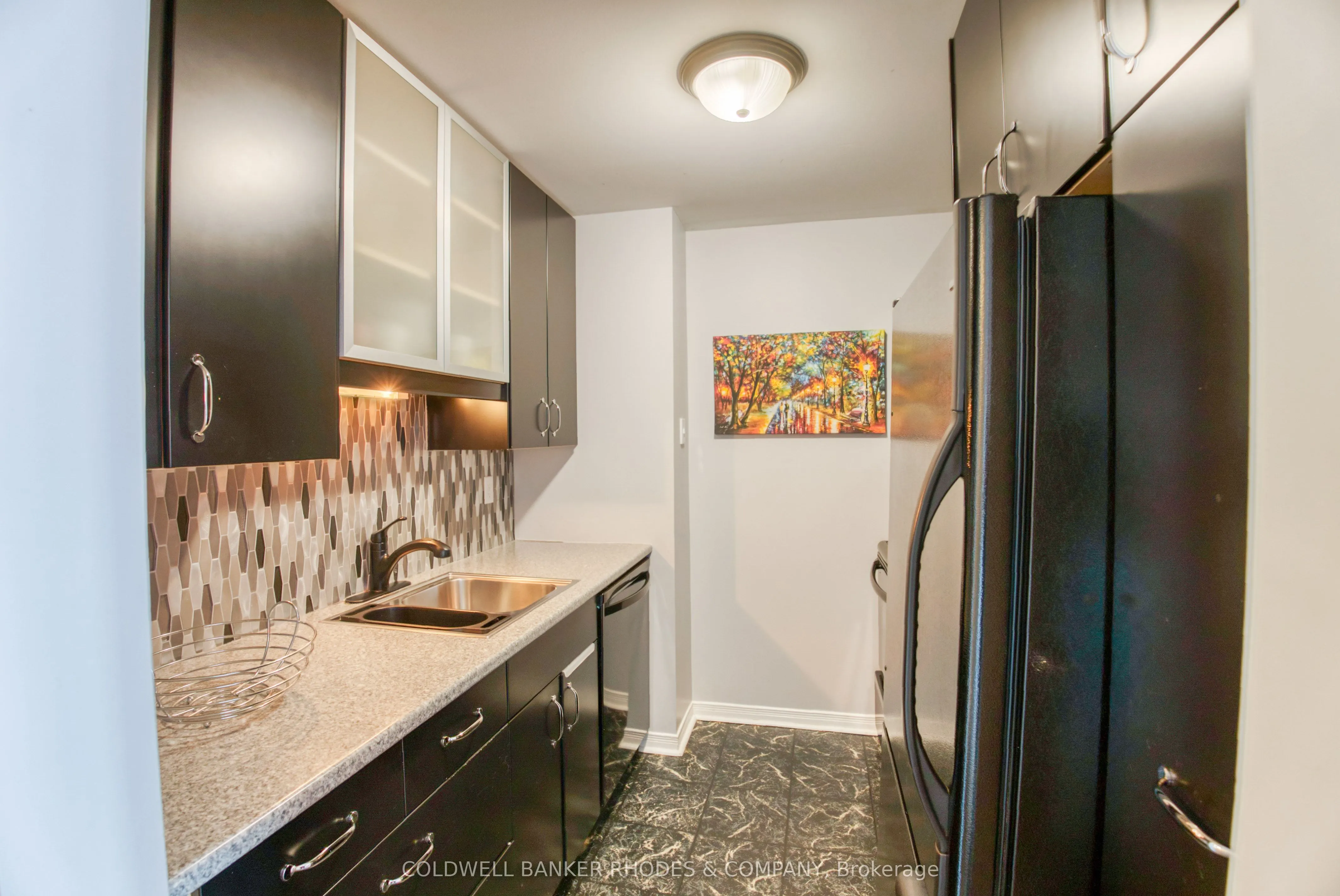 556 Laurier Avenue W, #1105