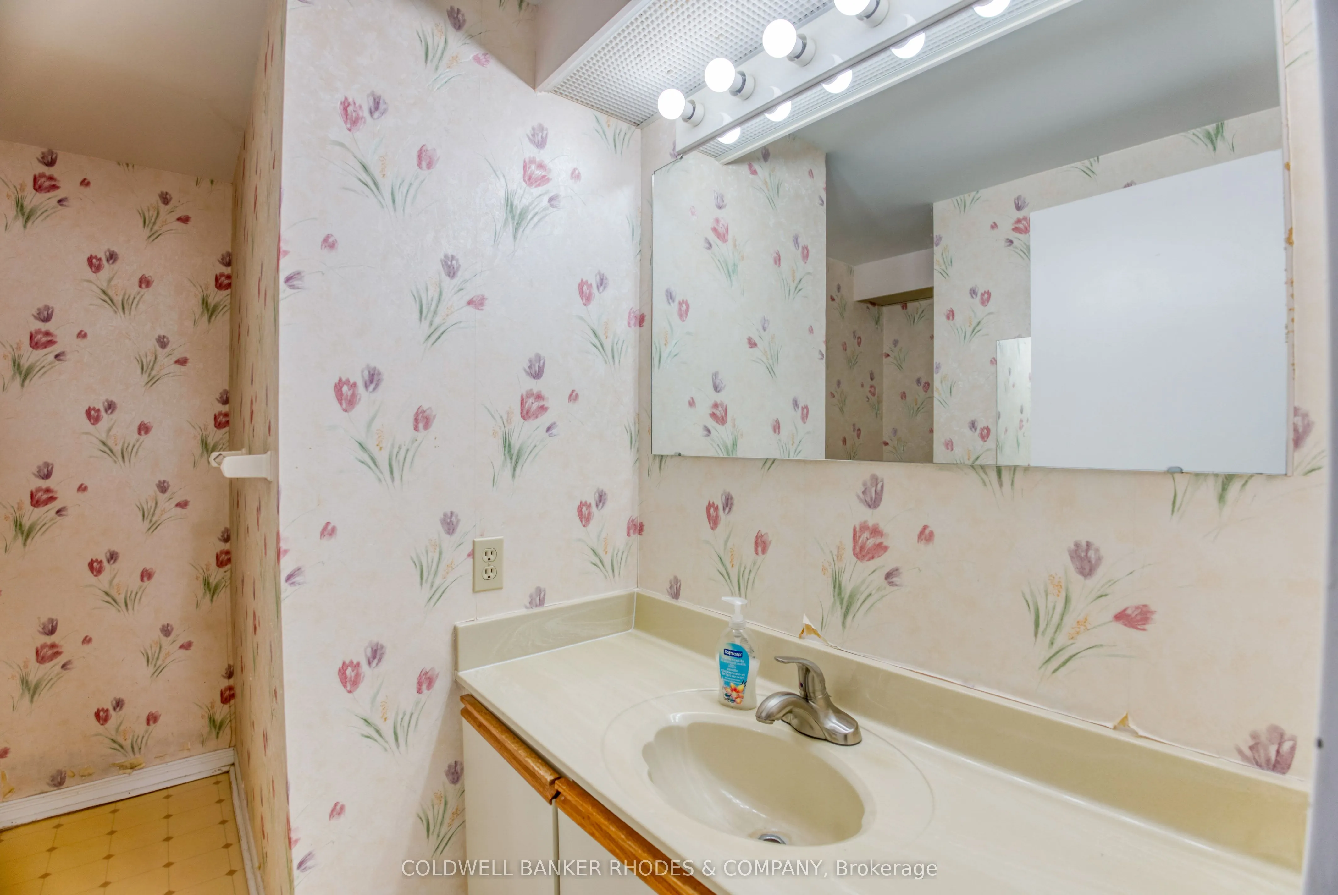 556 Laurier Avenue W, #1105