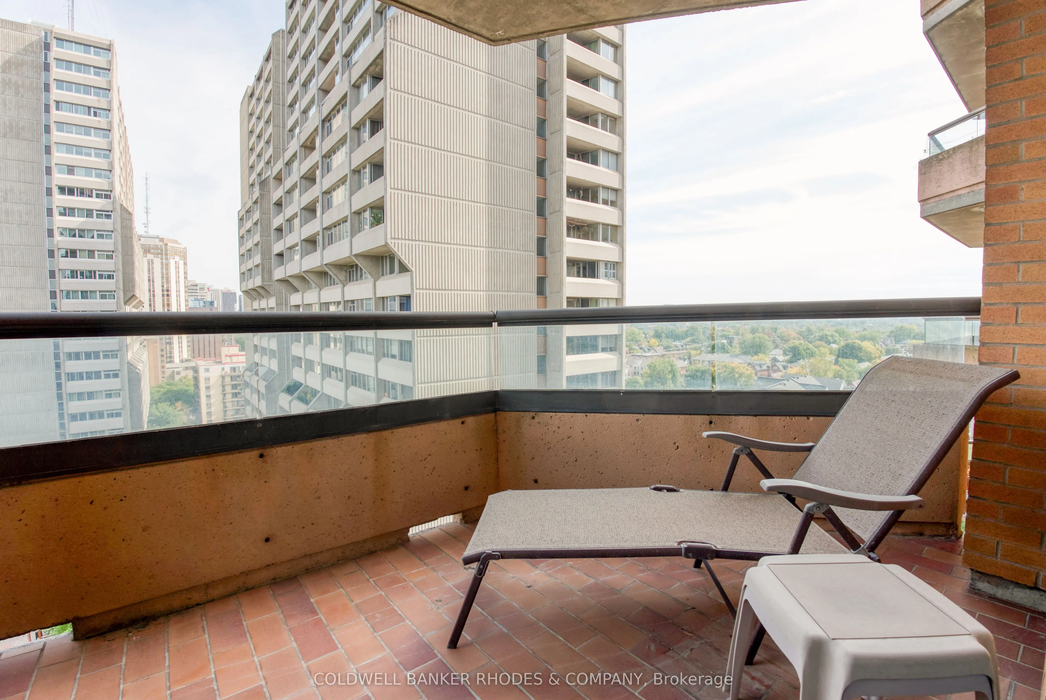 556 Laurier Avenue W, #1105
