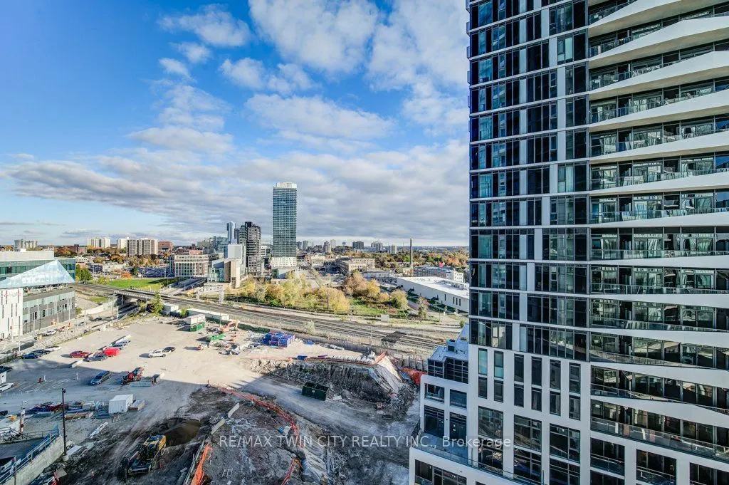 15 Wellington Street S, #904