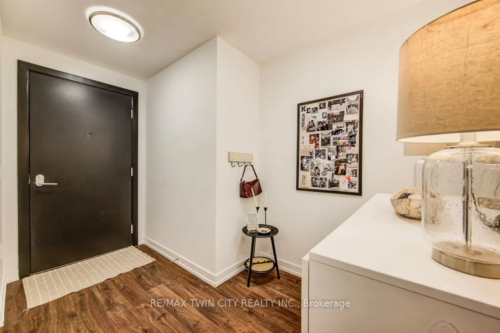 15 Wellington Street S, #904