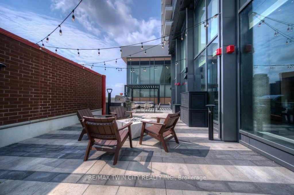 15 Wellington Street S, #904