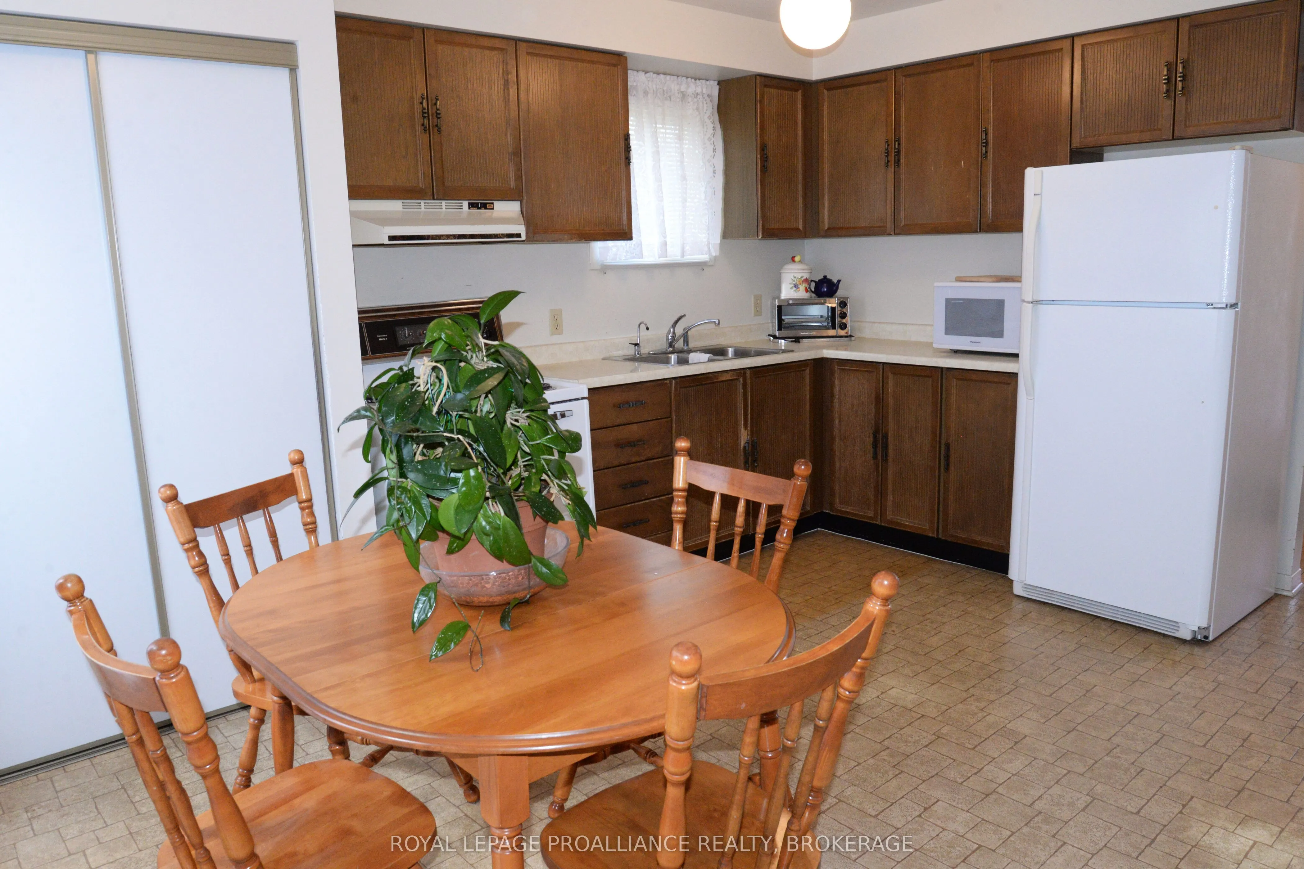 834 Somerset Crescent