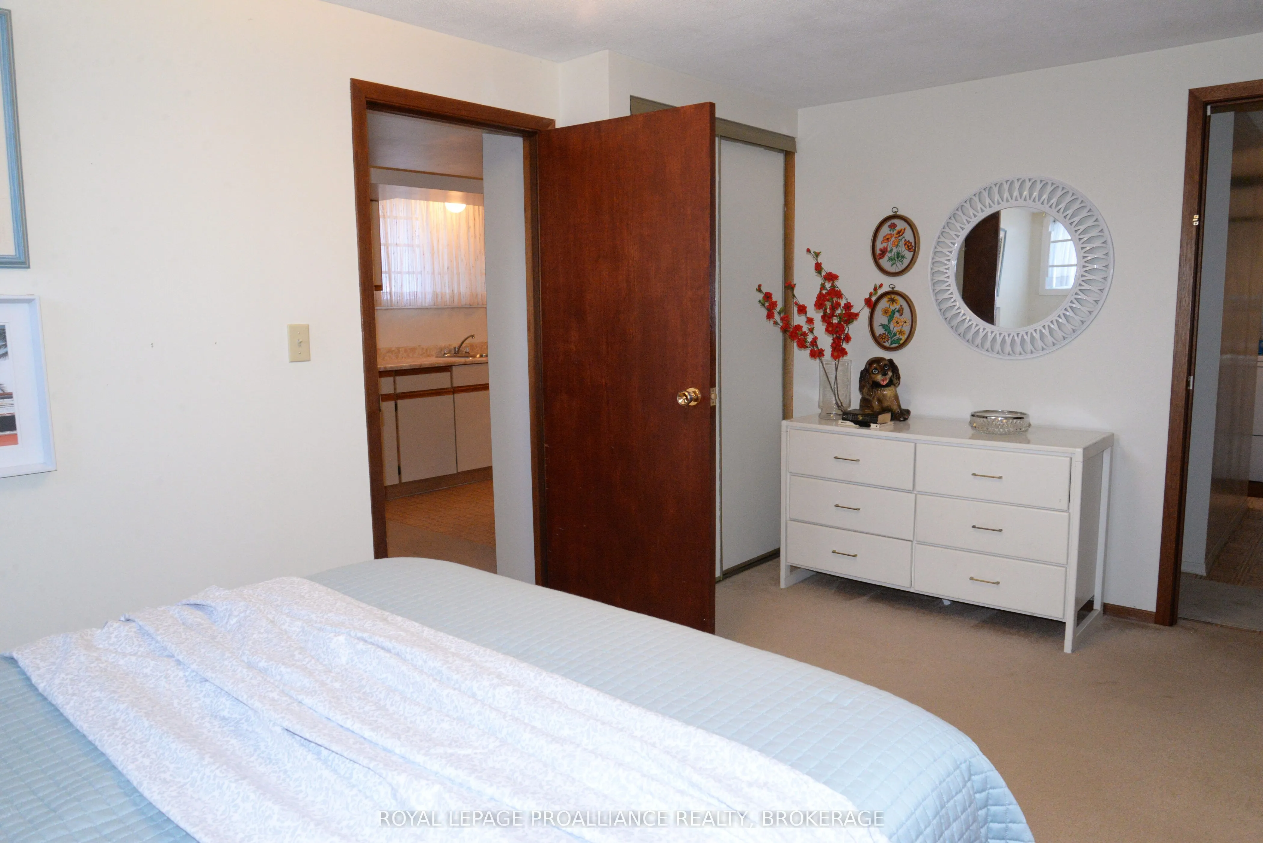 834 Somerset Crescent