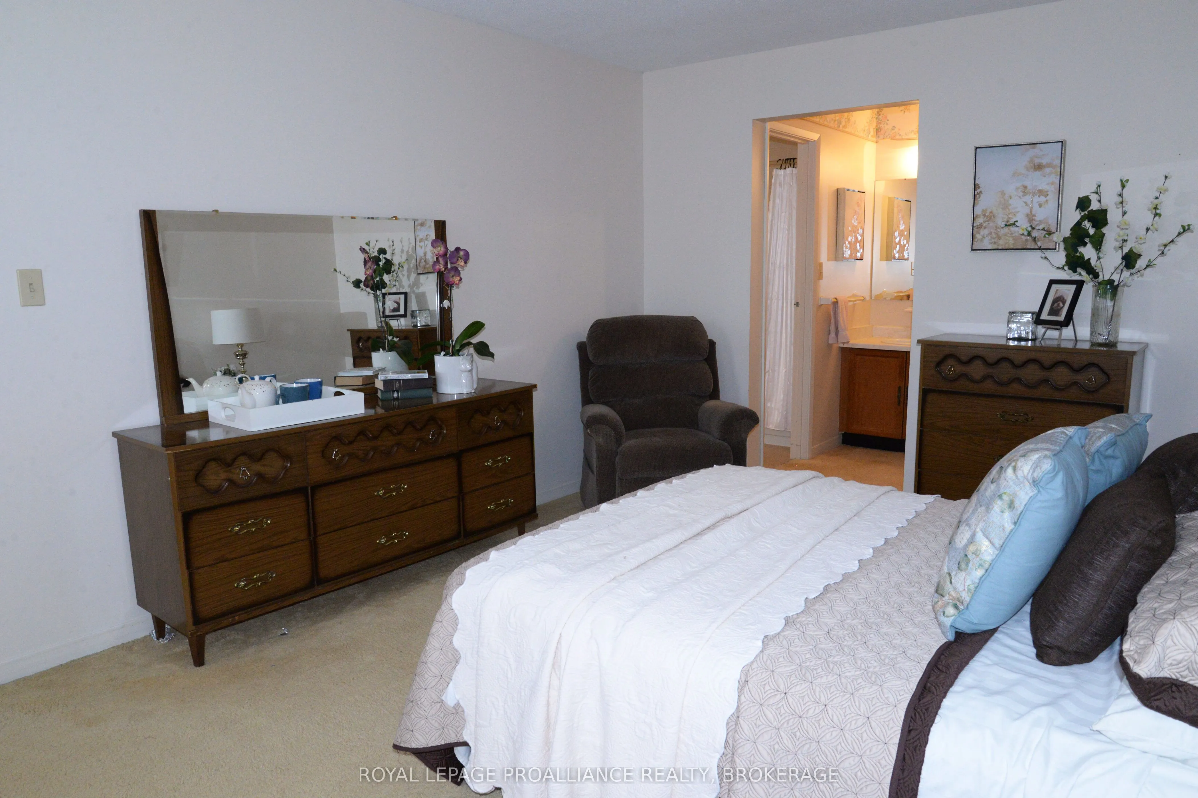 834 Somerset Crescent