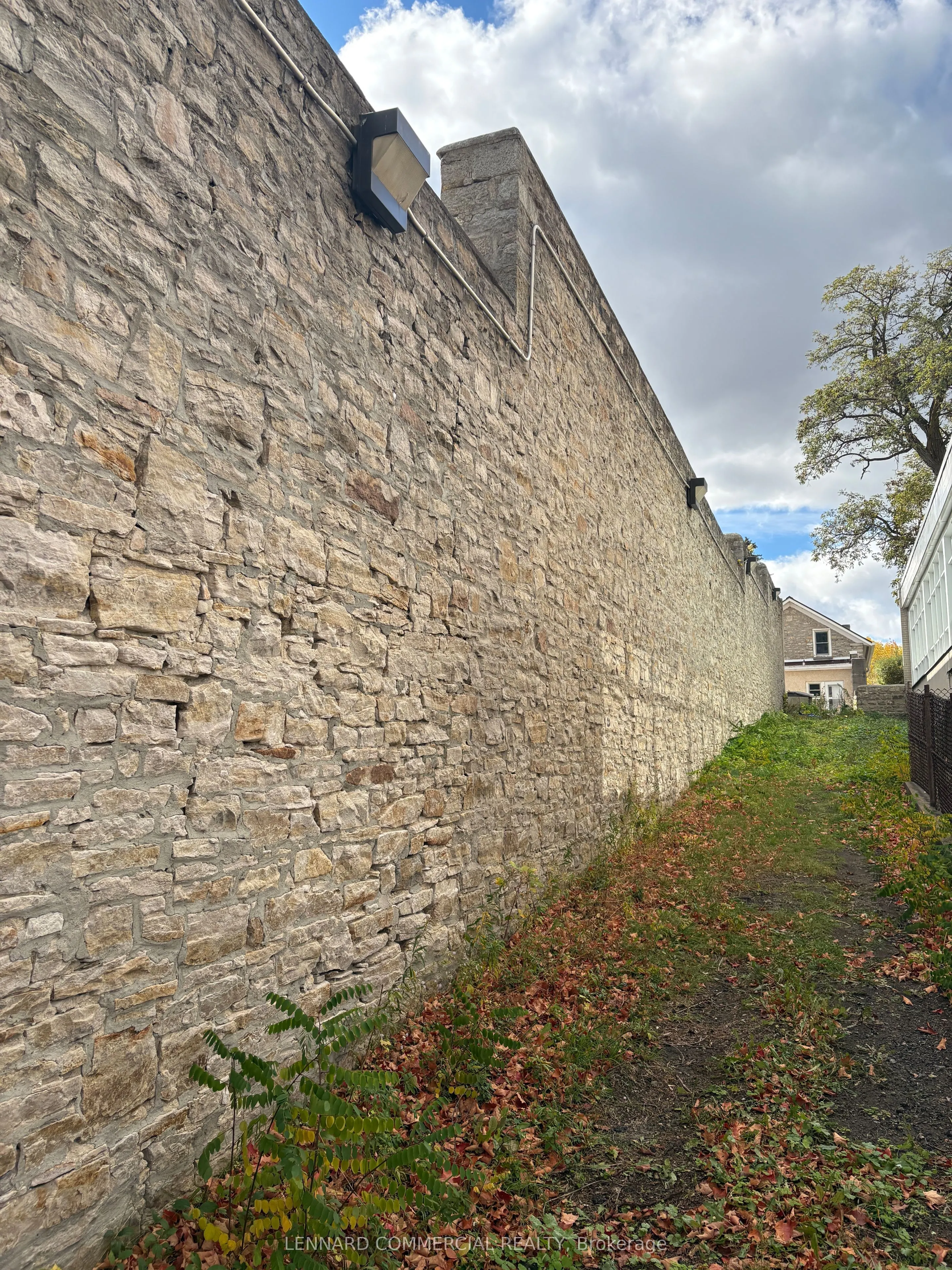 62 Beckwith Street E