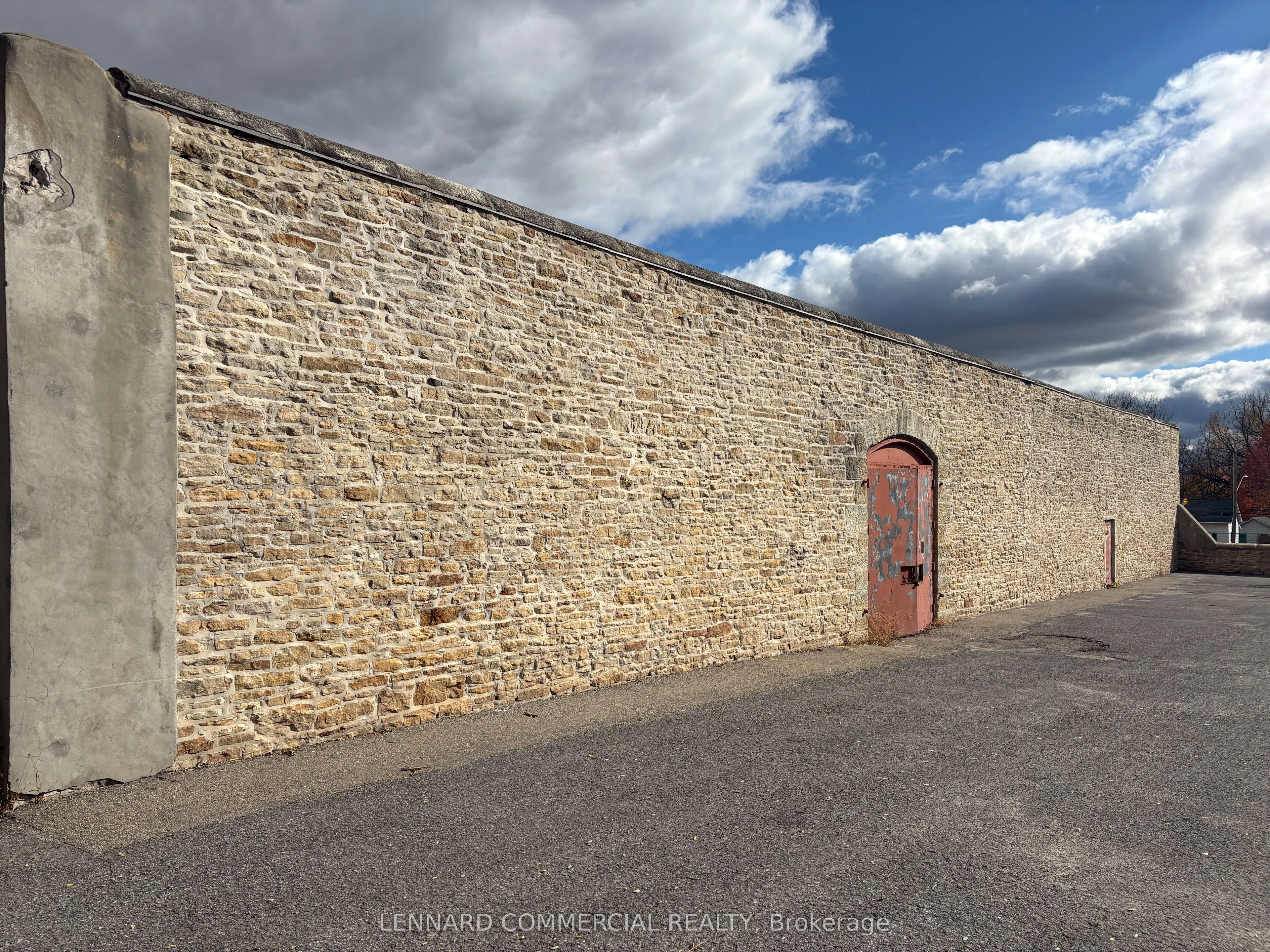 62 Beckwith Street E