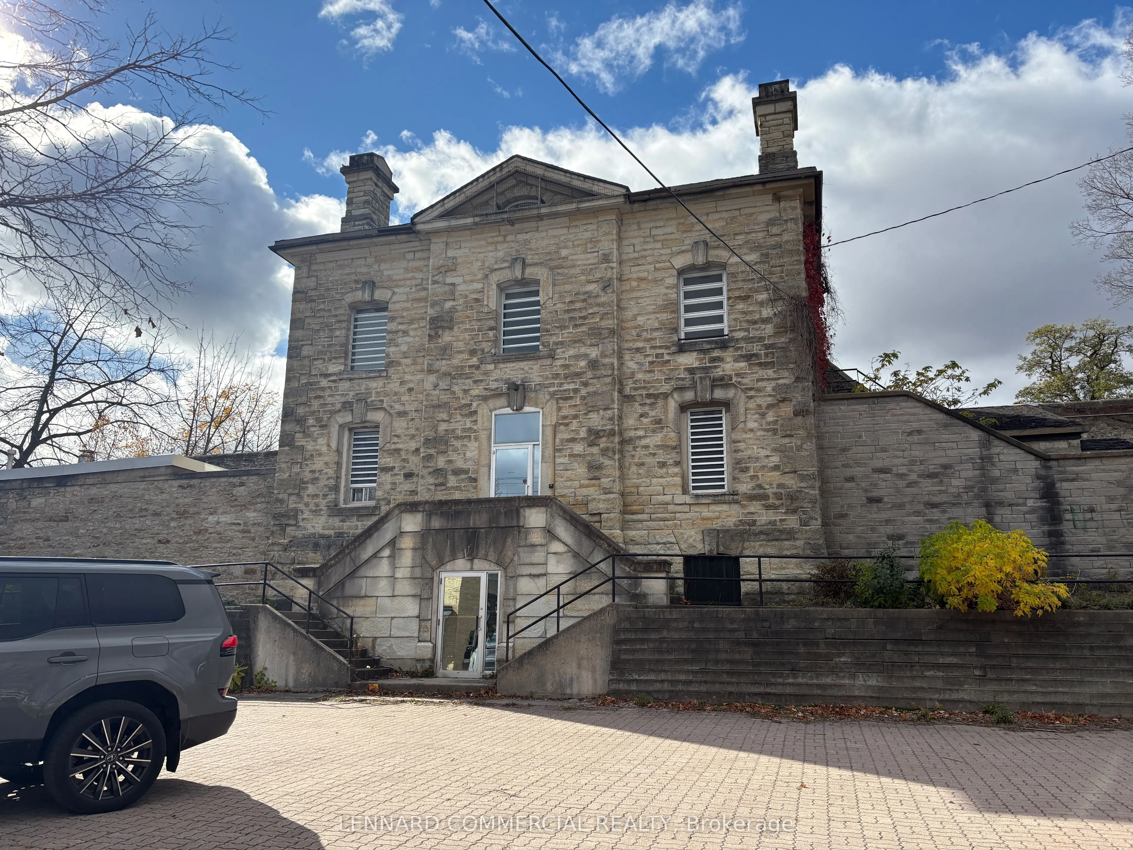 62 Beckwith Street E