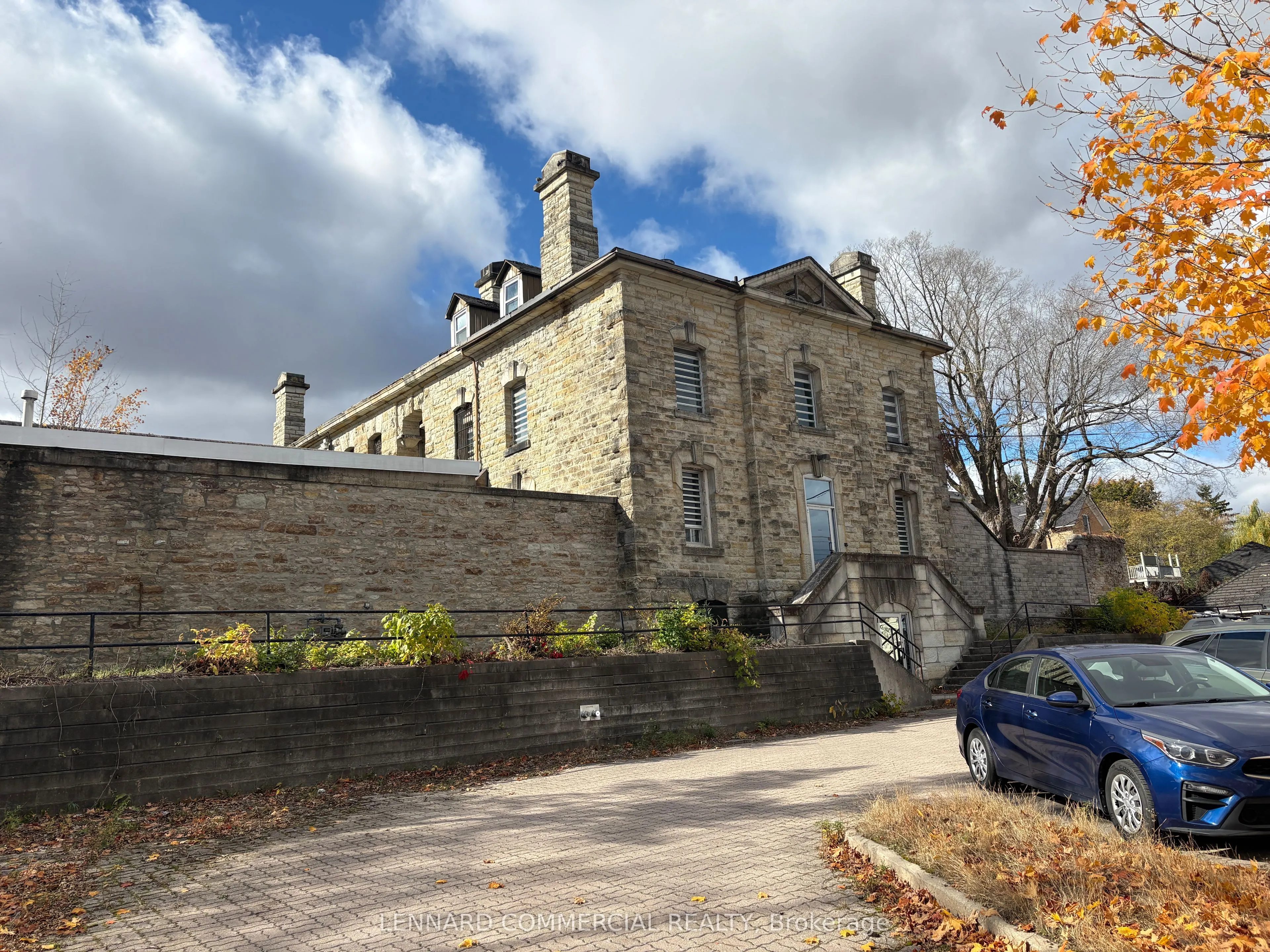 62 Beckwith Street E