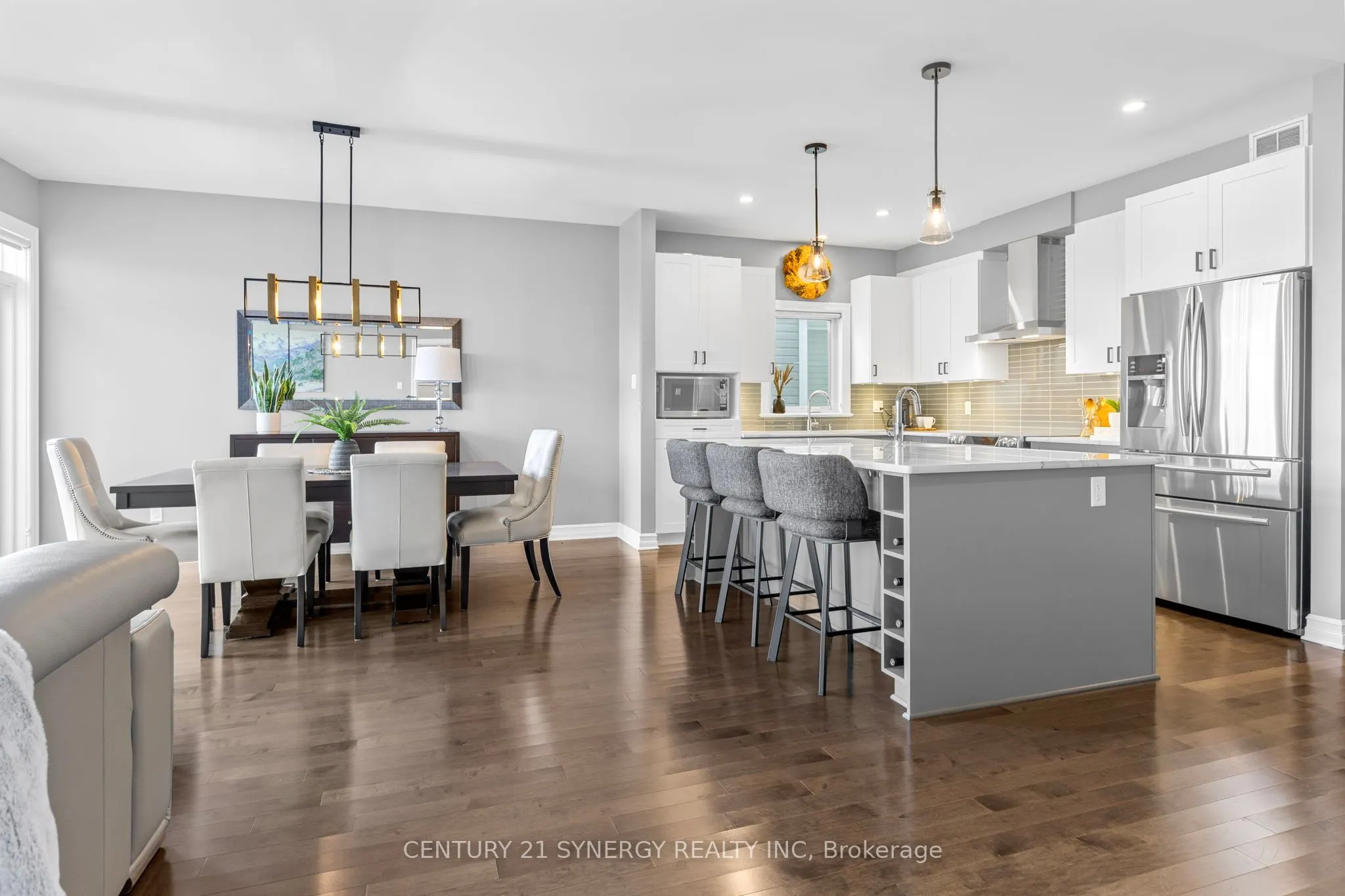 579 Baie-Des-Castors Street