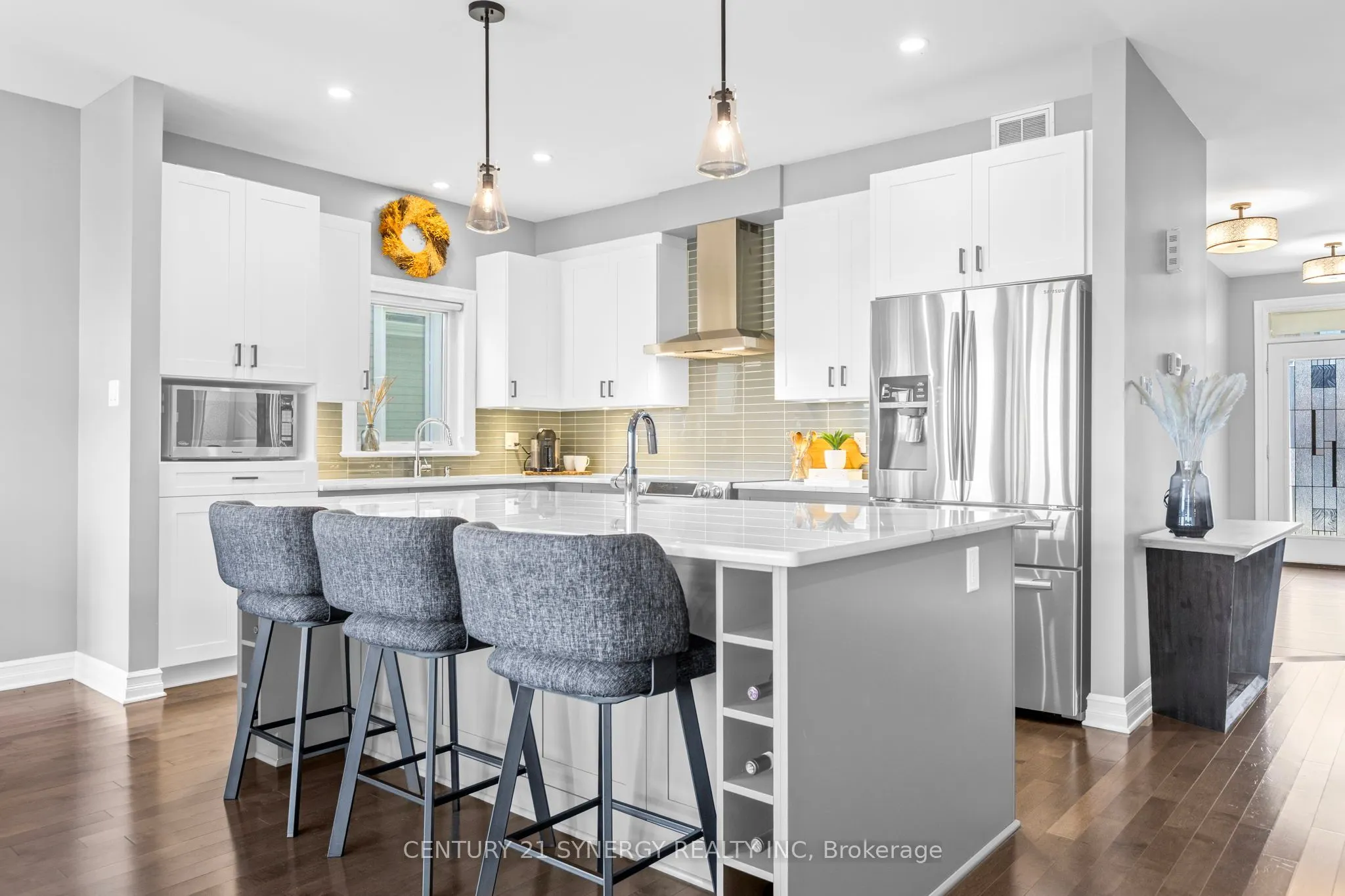 579 Baie-Des-Castors Street