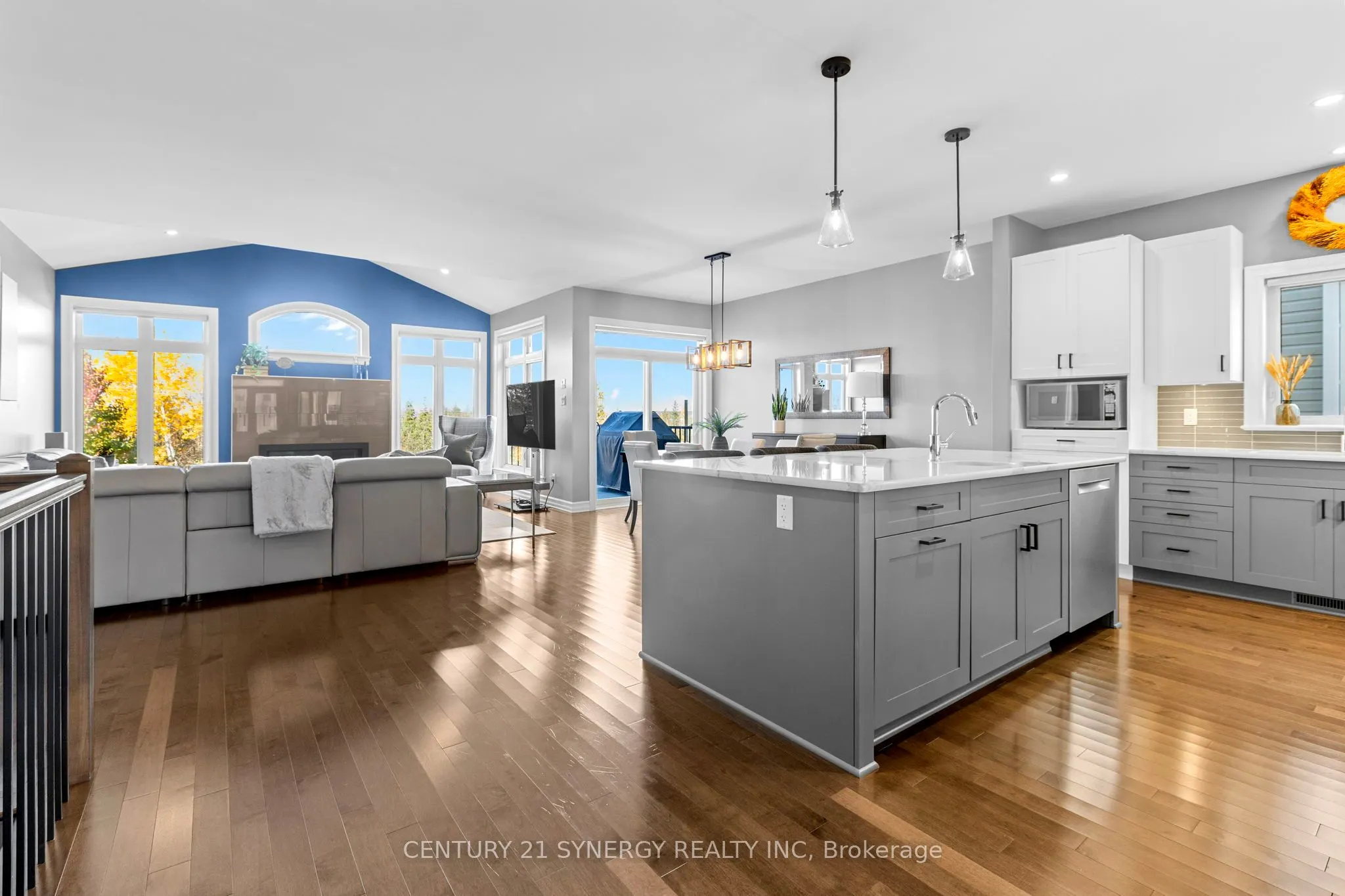 579 Baie-Des-Castors Street