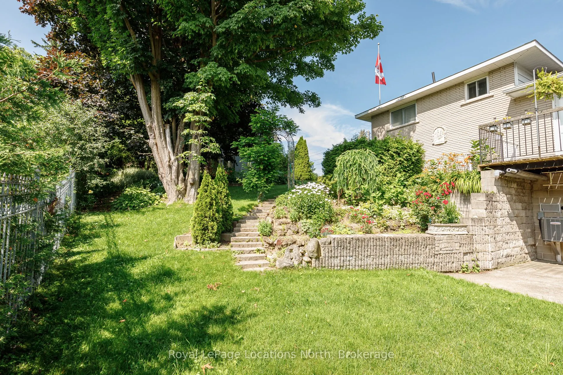 15 Wellington Street S