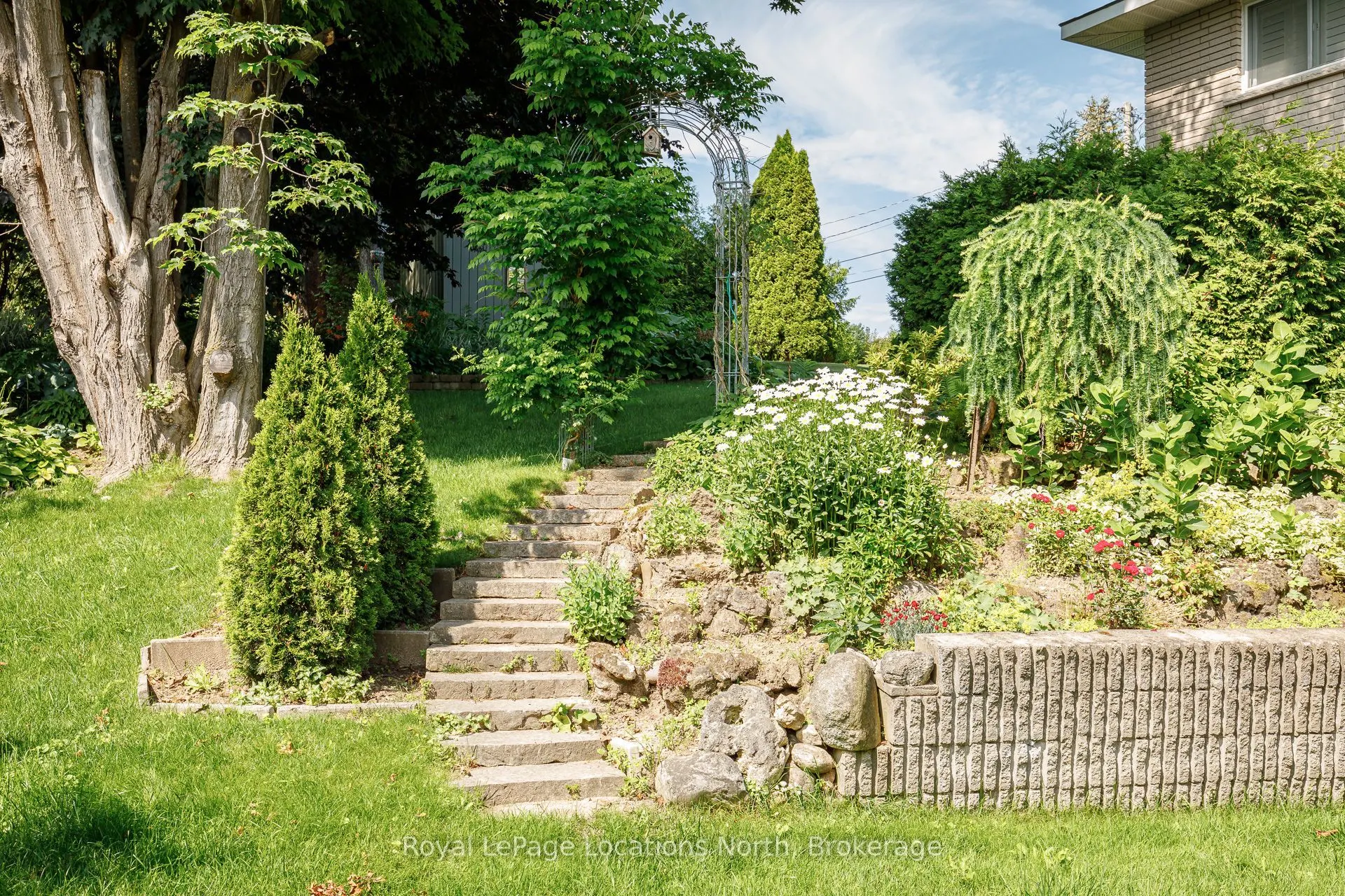 15 Wellington Street S