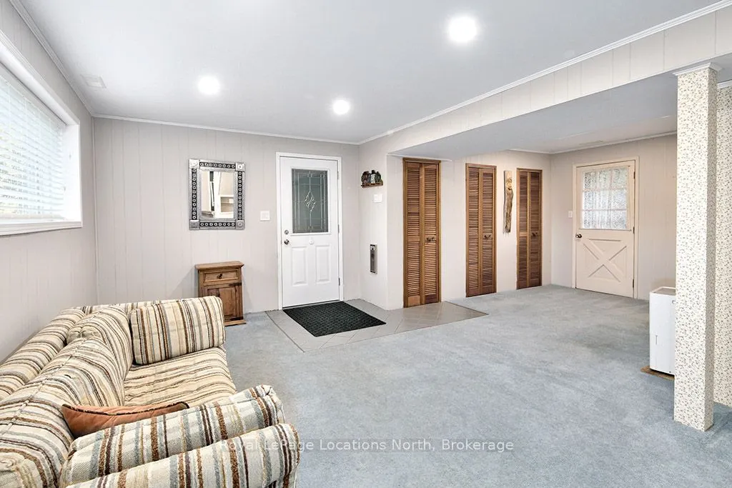 15 Wellington Street S